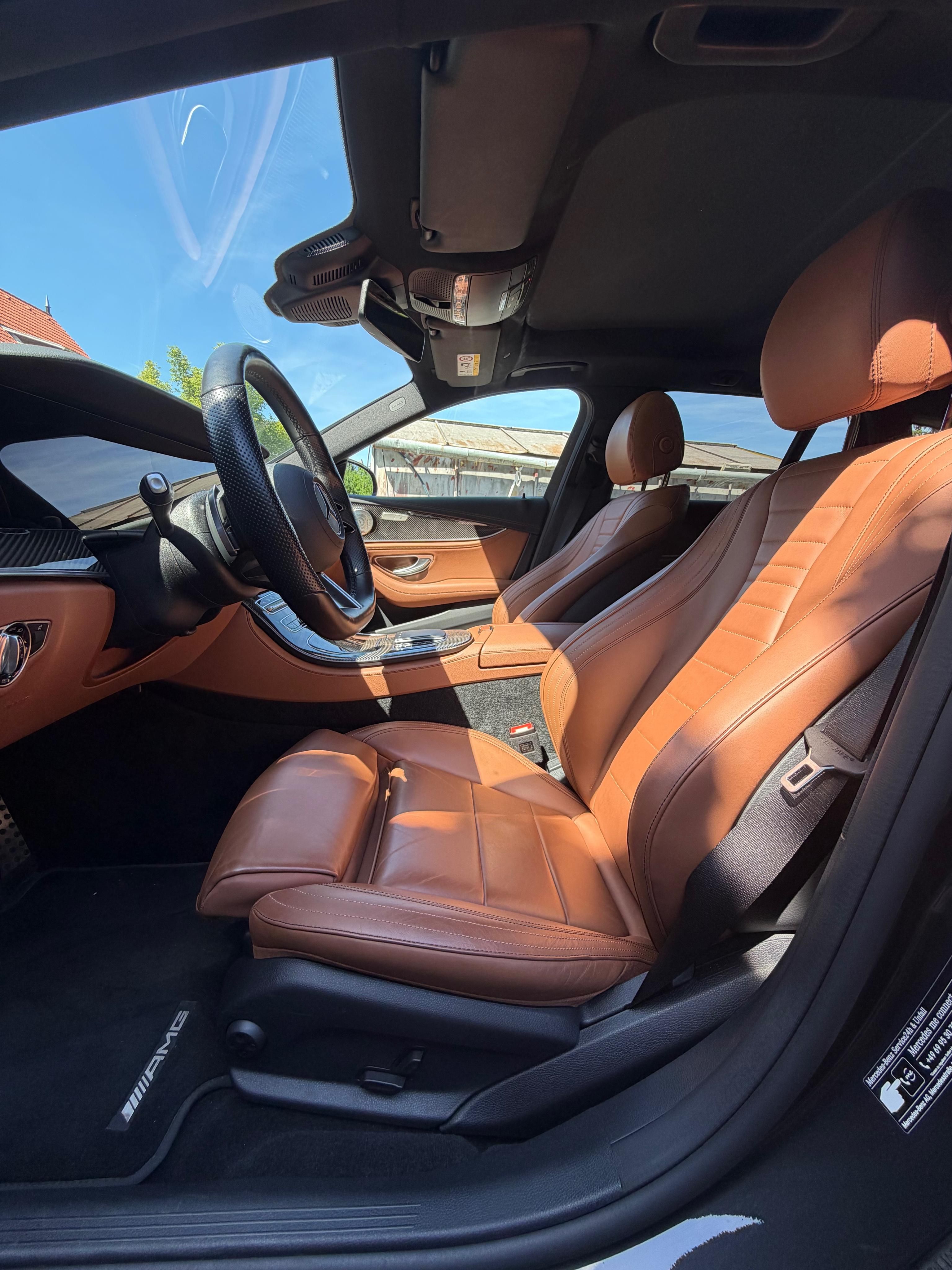 Mercedes-Benz Třídy E, Mercedes-Benz E300D AMG 4MATIC - fotka 5