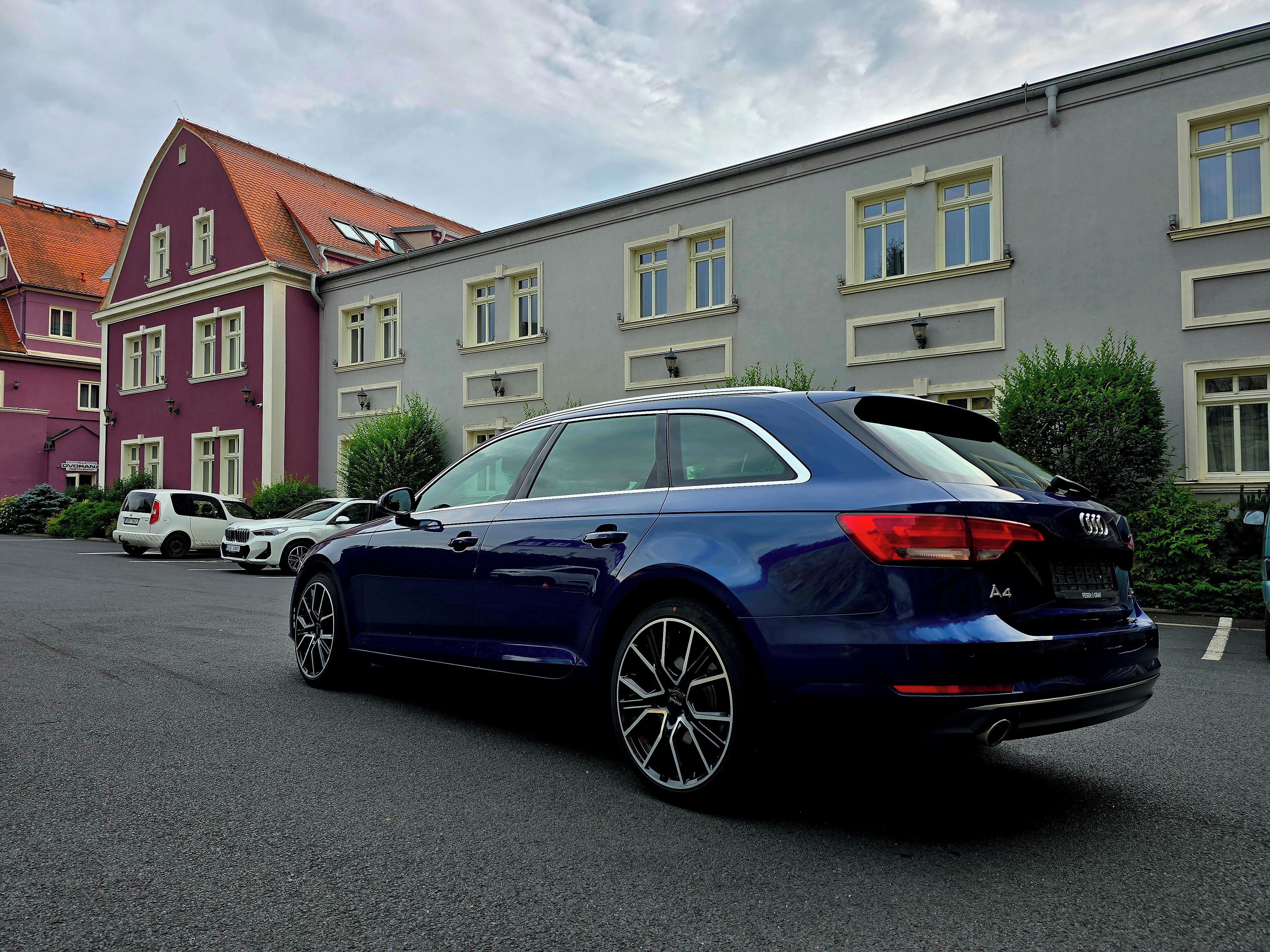 Audi A4, 2.0 tdi, 110kW, 4x4, S-line - fotka 5