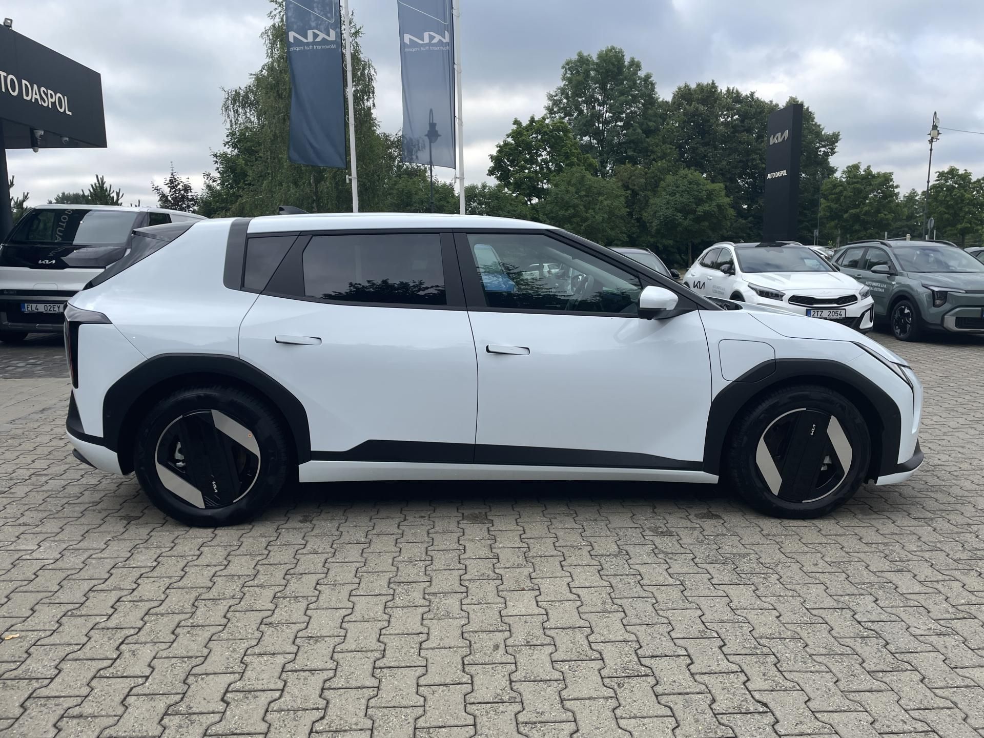 Kia EV4, 4x2 EARTH 150 KW + 58,3 KWH - fotka 2