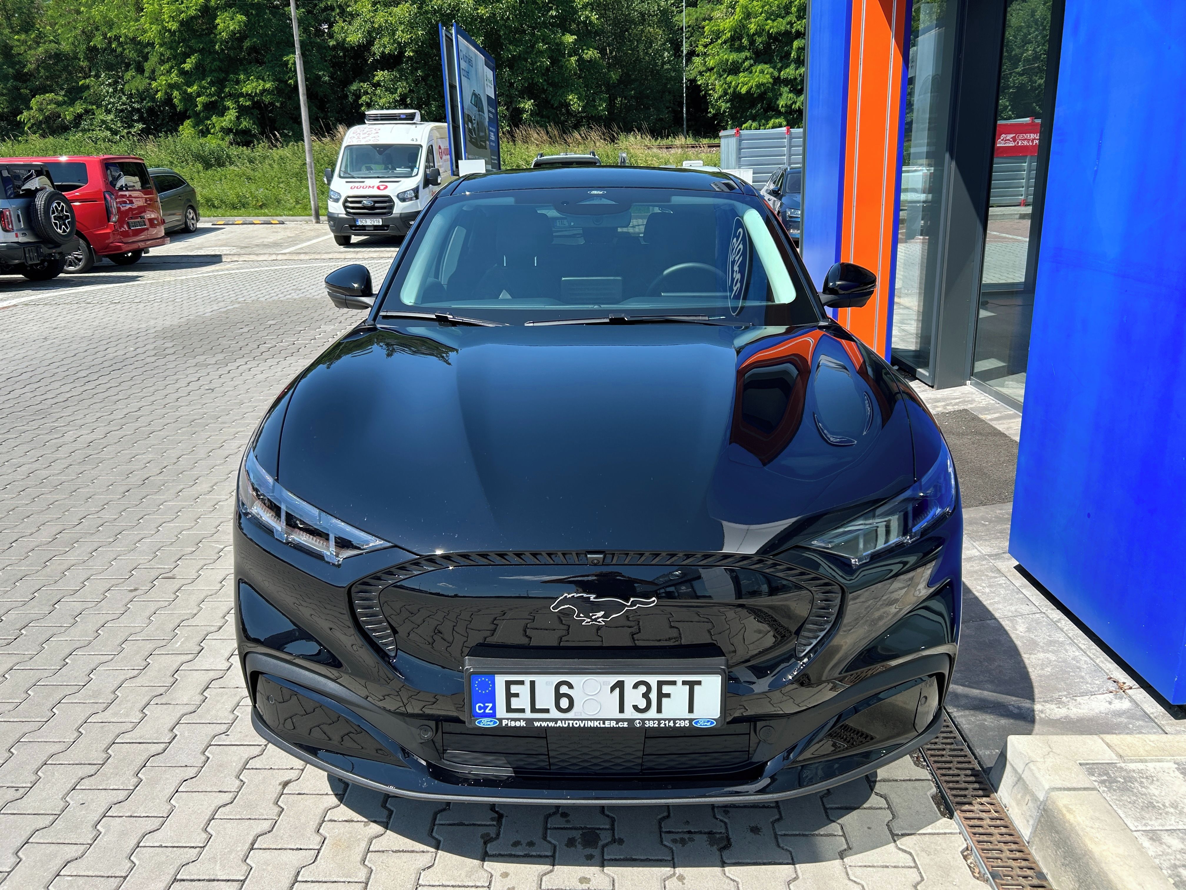 Ford Mustang Mach-E, 73 kWh  DOJEZD (197 kW/268 k) - fotka 2