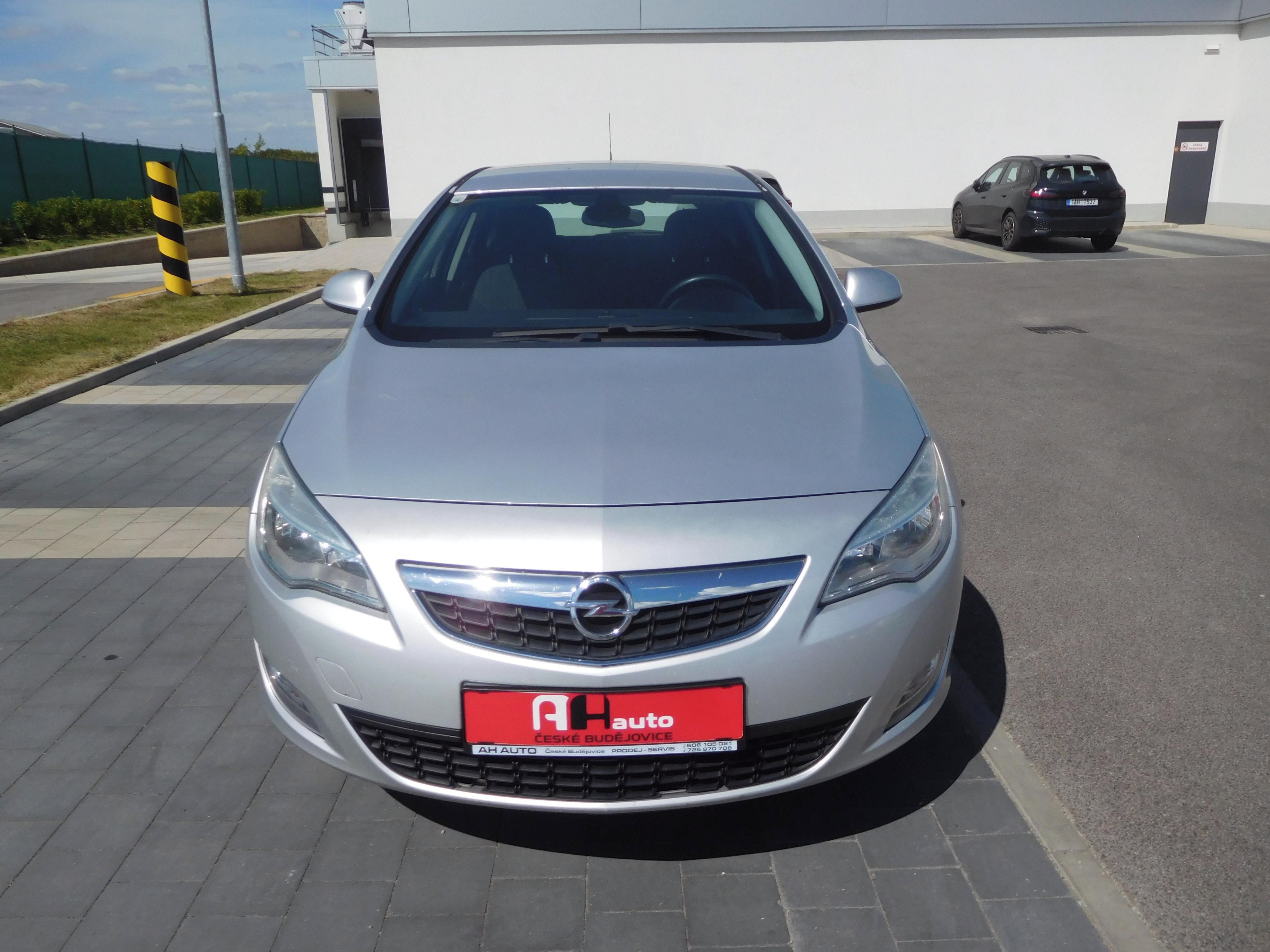 Opel Astra, 1.7 CDTi Comfort, 81 kW, Klima - fotka 6