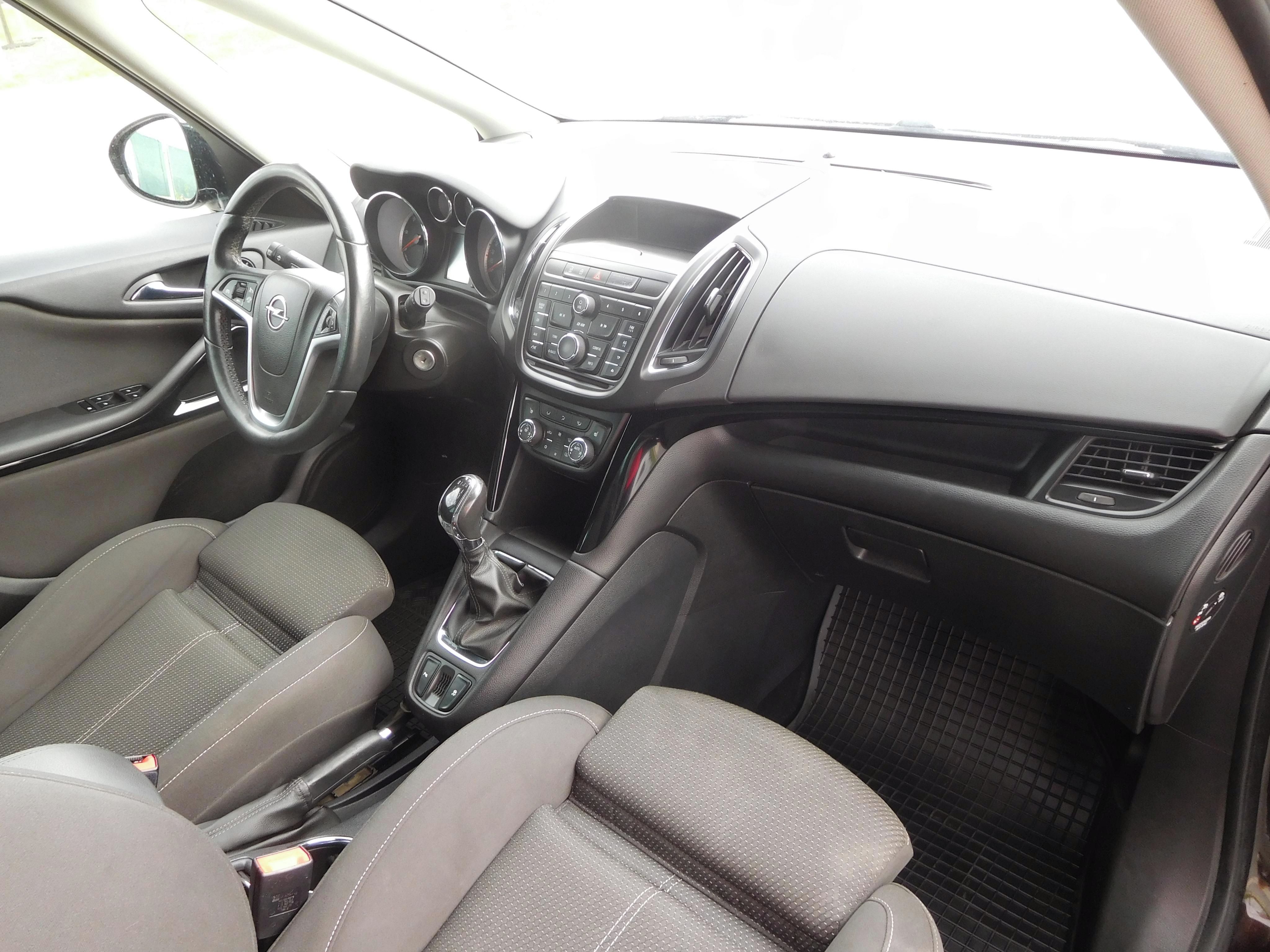 Opel Zafira, Tourer 2.0CDTi, 96kW, 7.Míst - fotka 5