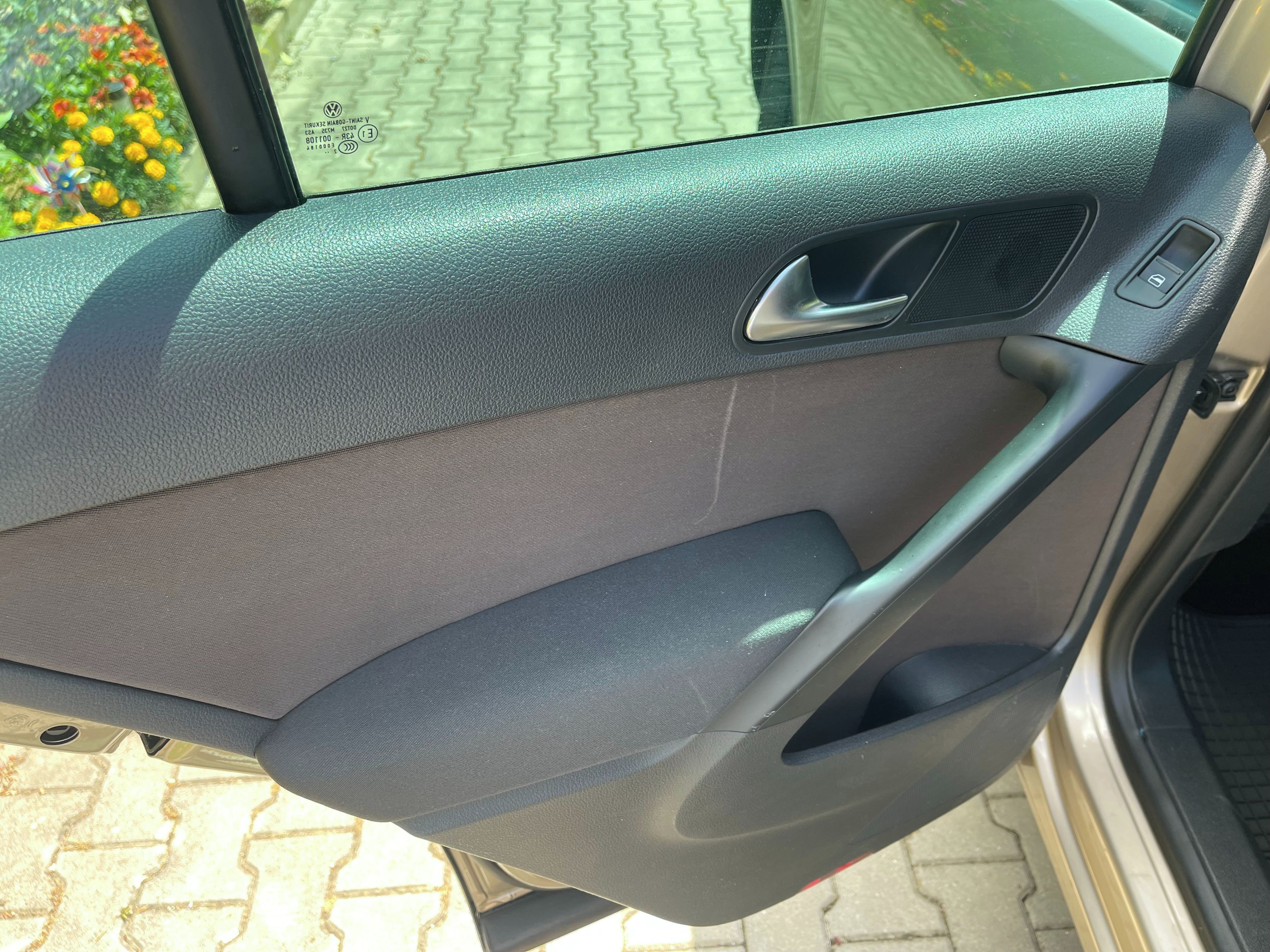 Volkswagen Tiguan, 2.0 TDI 103 KW navigace,kamera - fotka 6
