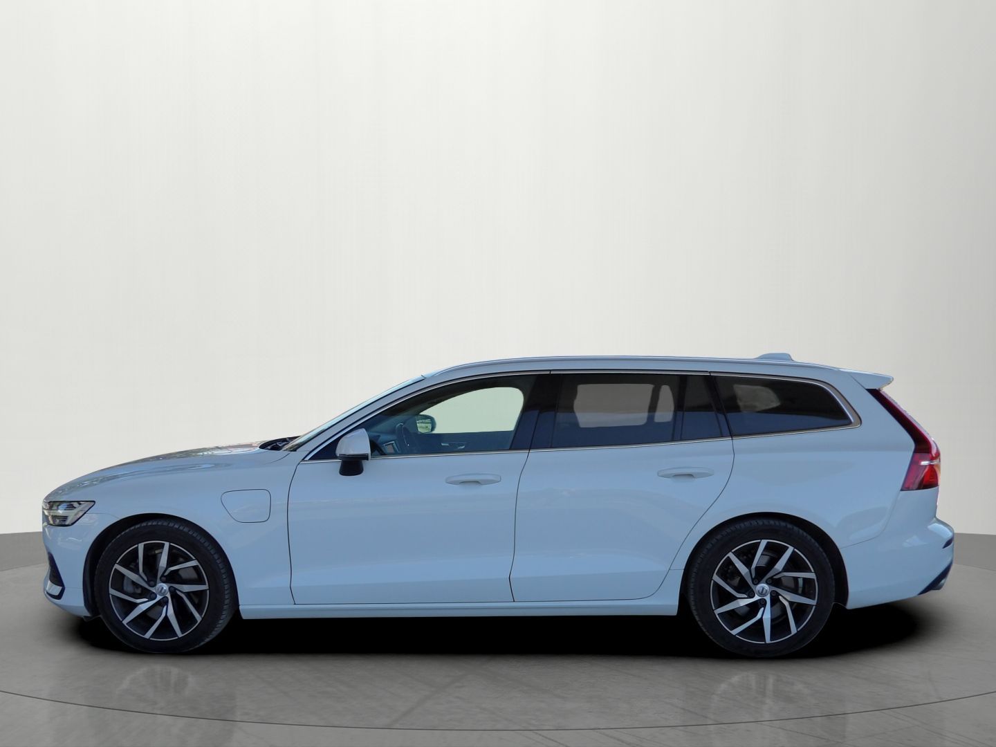 Volvo V60, 2.0 T6 AWD PHEV Momentum - fotka 2