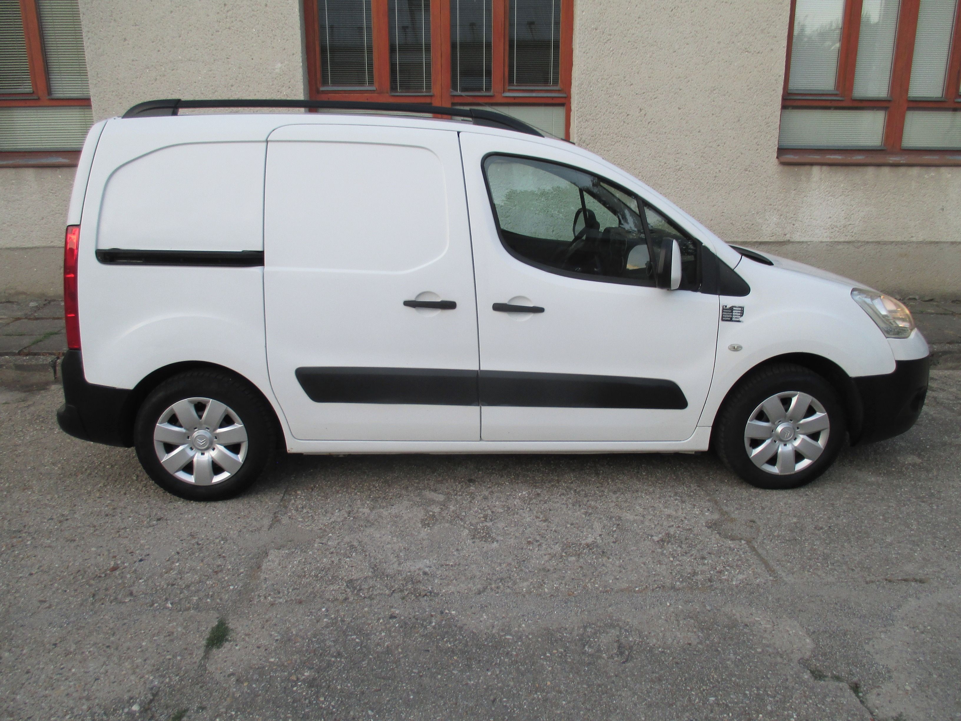 Citroën Berlingo, 1,6 HDI 66 kw  3 místa+klima - fotka 3