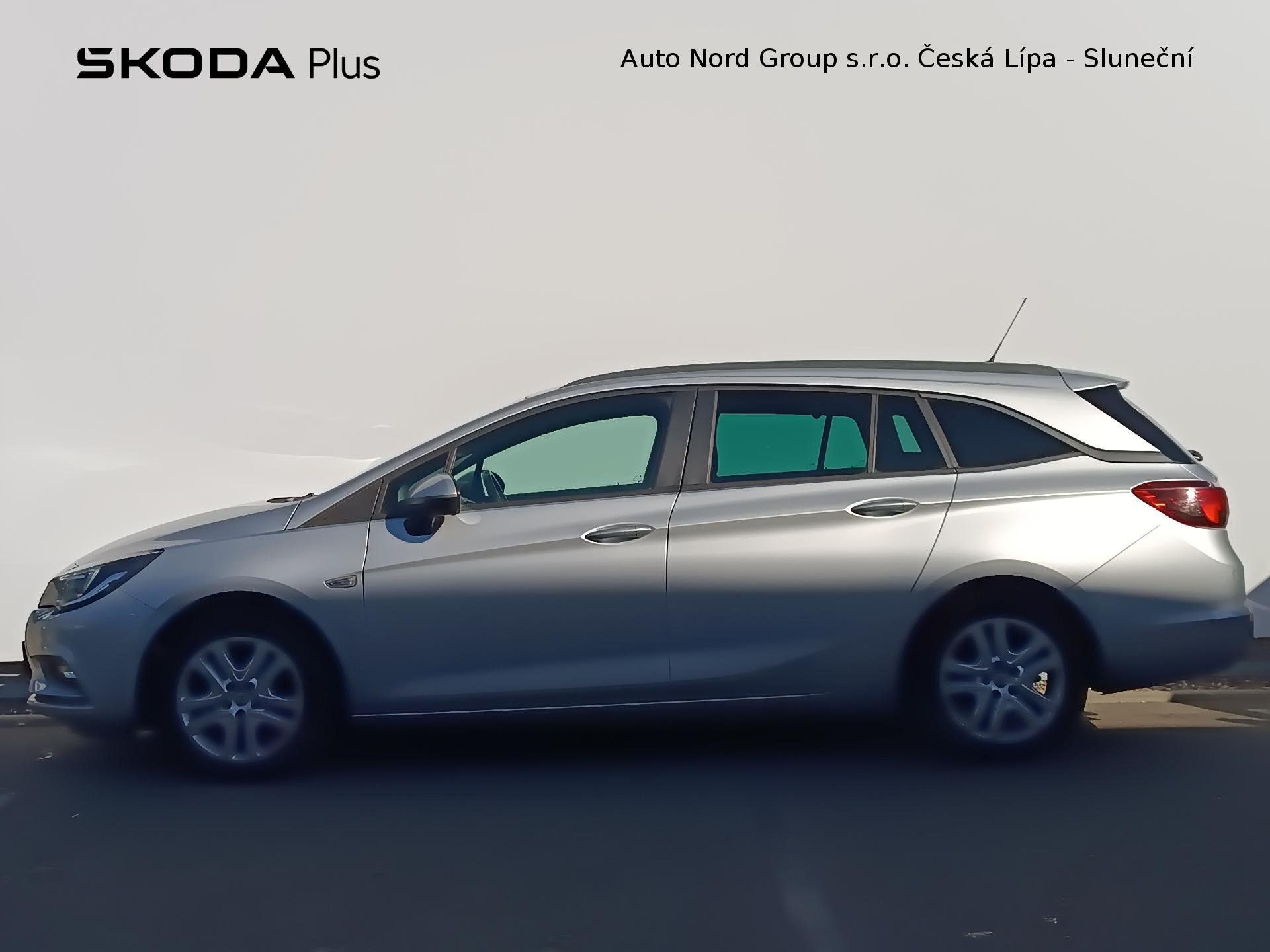 Opel Astra, Opel Astra Sports Tourer - fotka 3