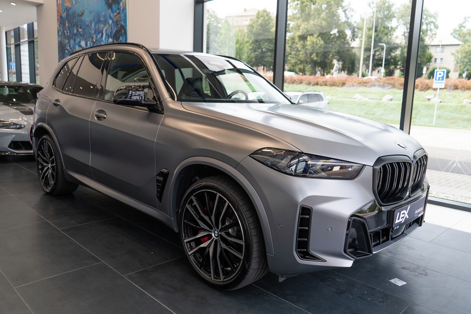BMW X5, M60i - fotka 2