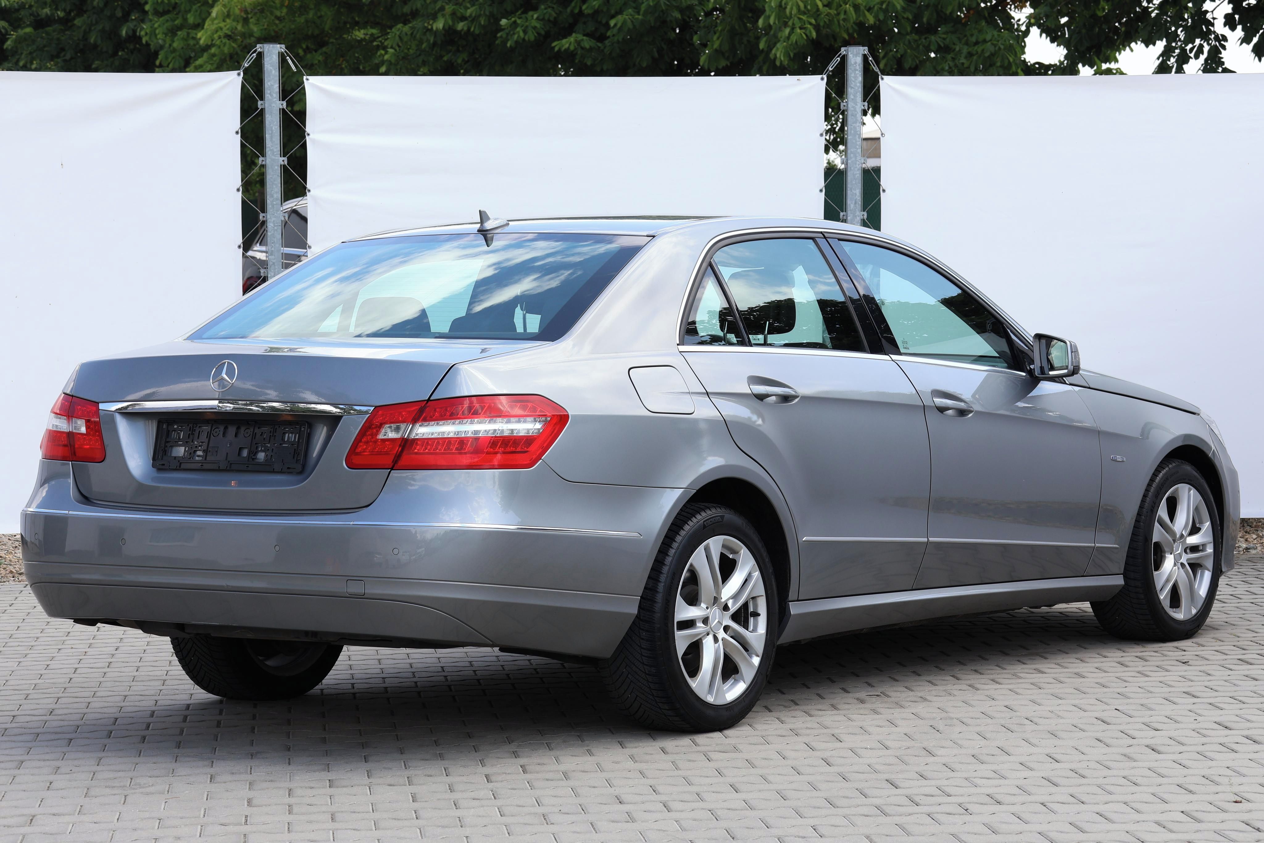Mercedes-Benz Třídy E, 220CDI*125kW*AT*ČR*PĚKNÝ STAV - fotka 6