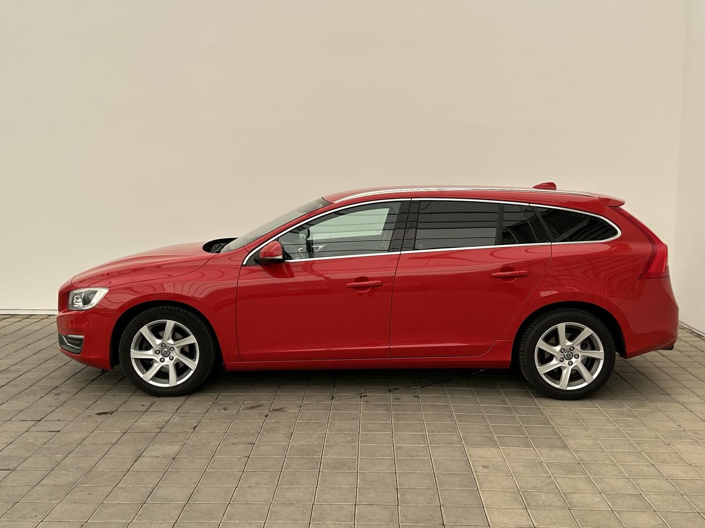 Volvo V60, 1.6T4 132kW Summum - fotka 2