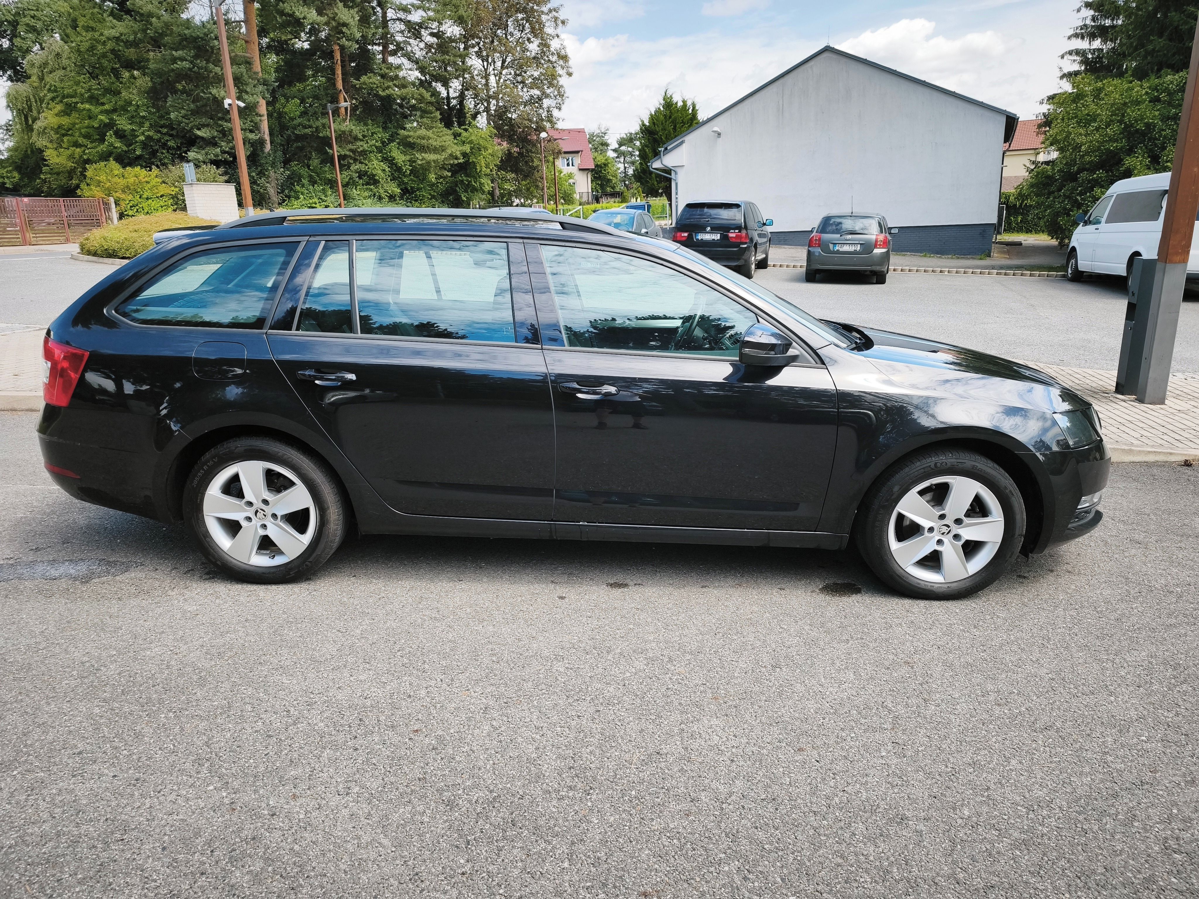 Škoda Octavia, 1.6 TDI  Ambition Plus ČR 1maj - fotka 4