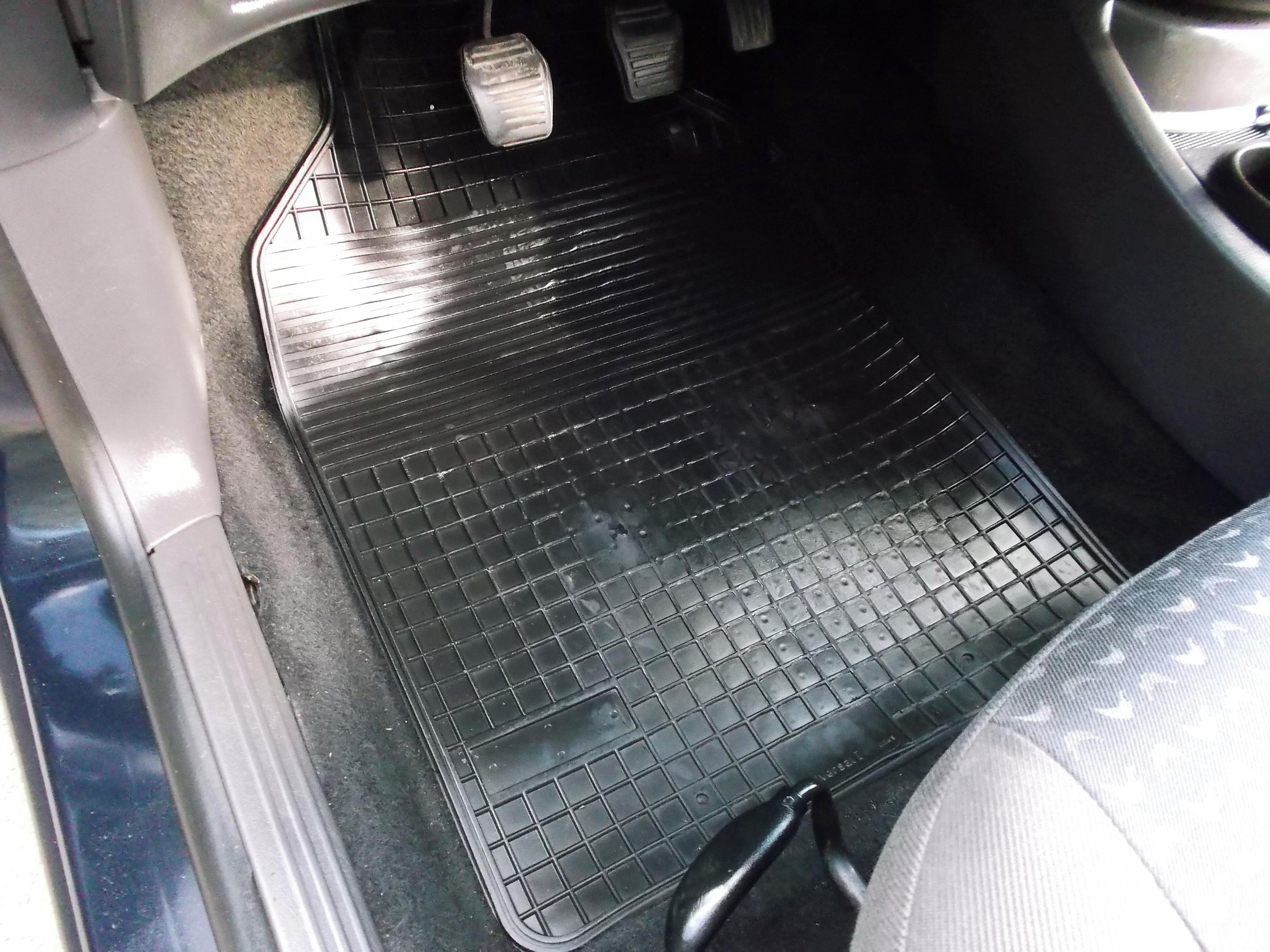 Ford Focus, 18,servo,klima,el.okna,nová tk - fotka 6