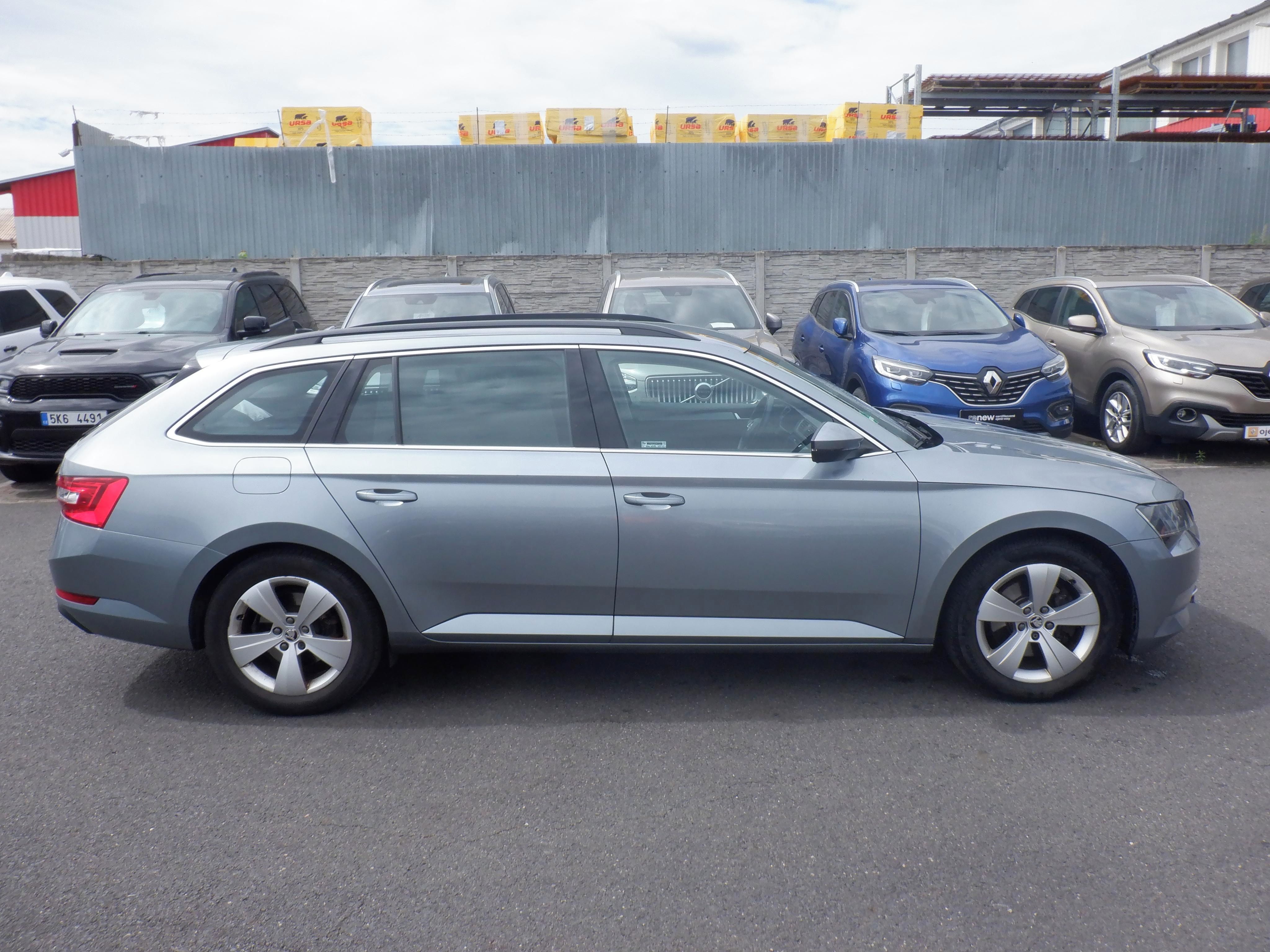 Škoda Superb, 2.0 TDI 110kW Ambition - fotka 4