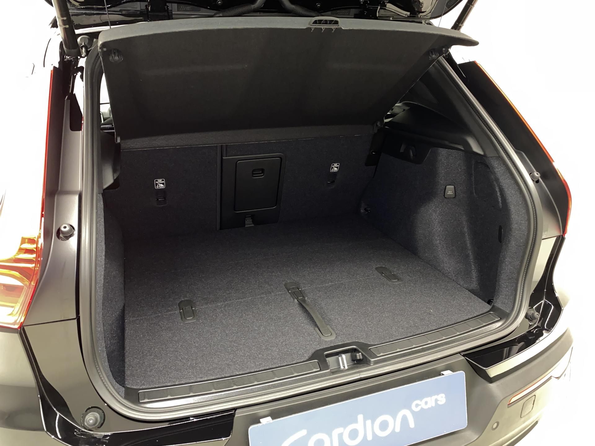 Volvo XC40, B3 AUT DARK ULTRA - fotka 5
