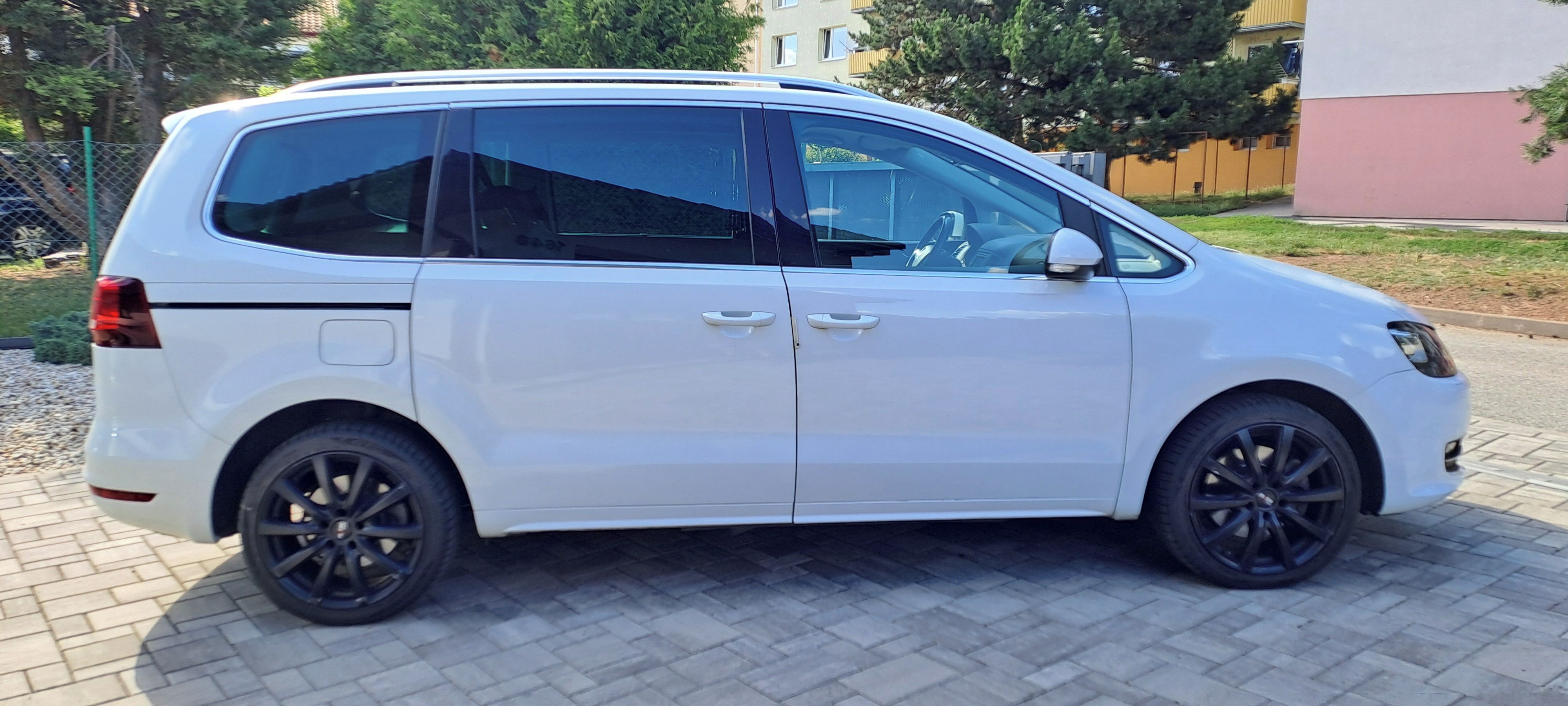 Volkswagen Sharan, DSG 7 míst - fotka 4