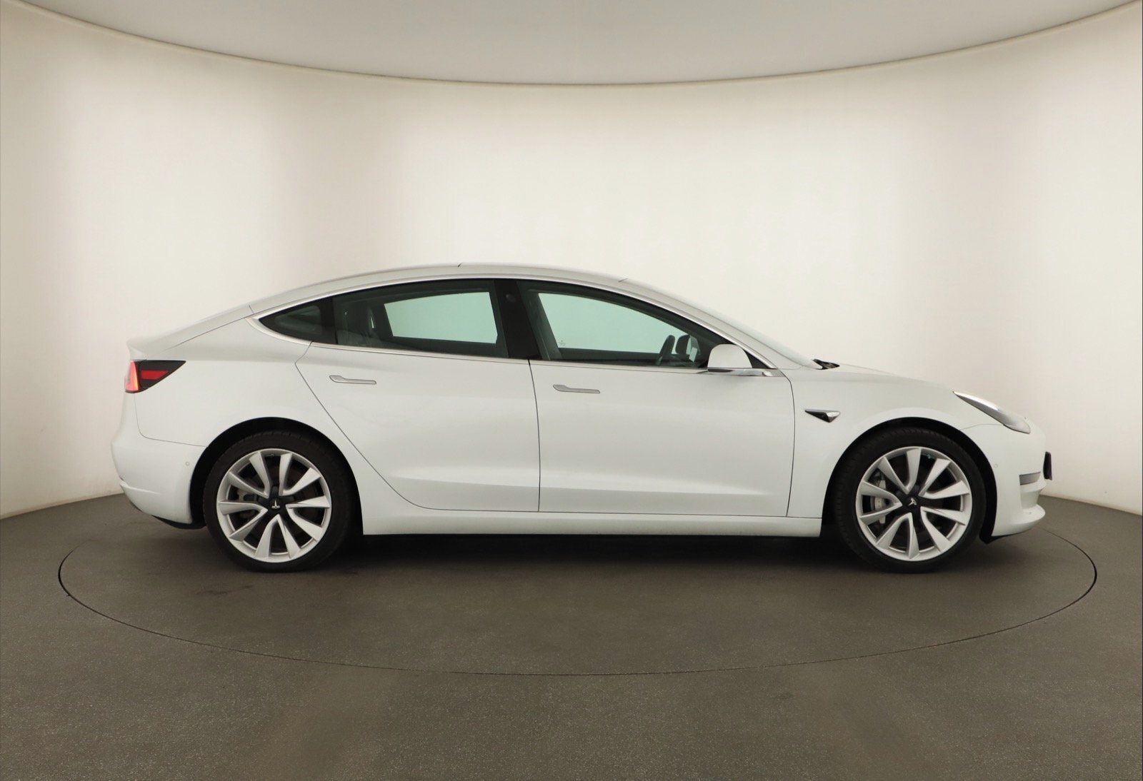 Tesla Model 3, Long Range 4WD 78kWh, SoH 82% - fotka 6