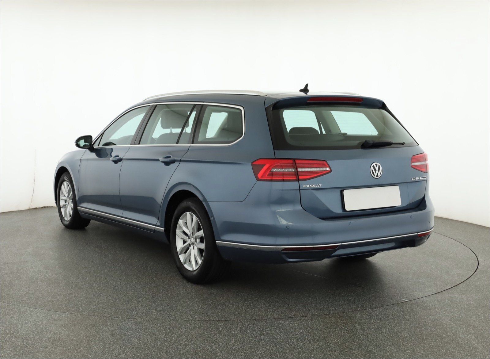 Volkswagen Passat, 2.0 TDI, Highline, Navi - fotka 4