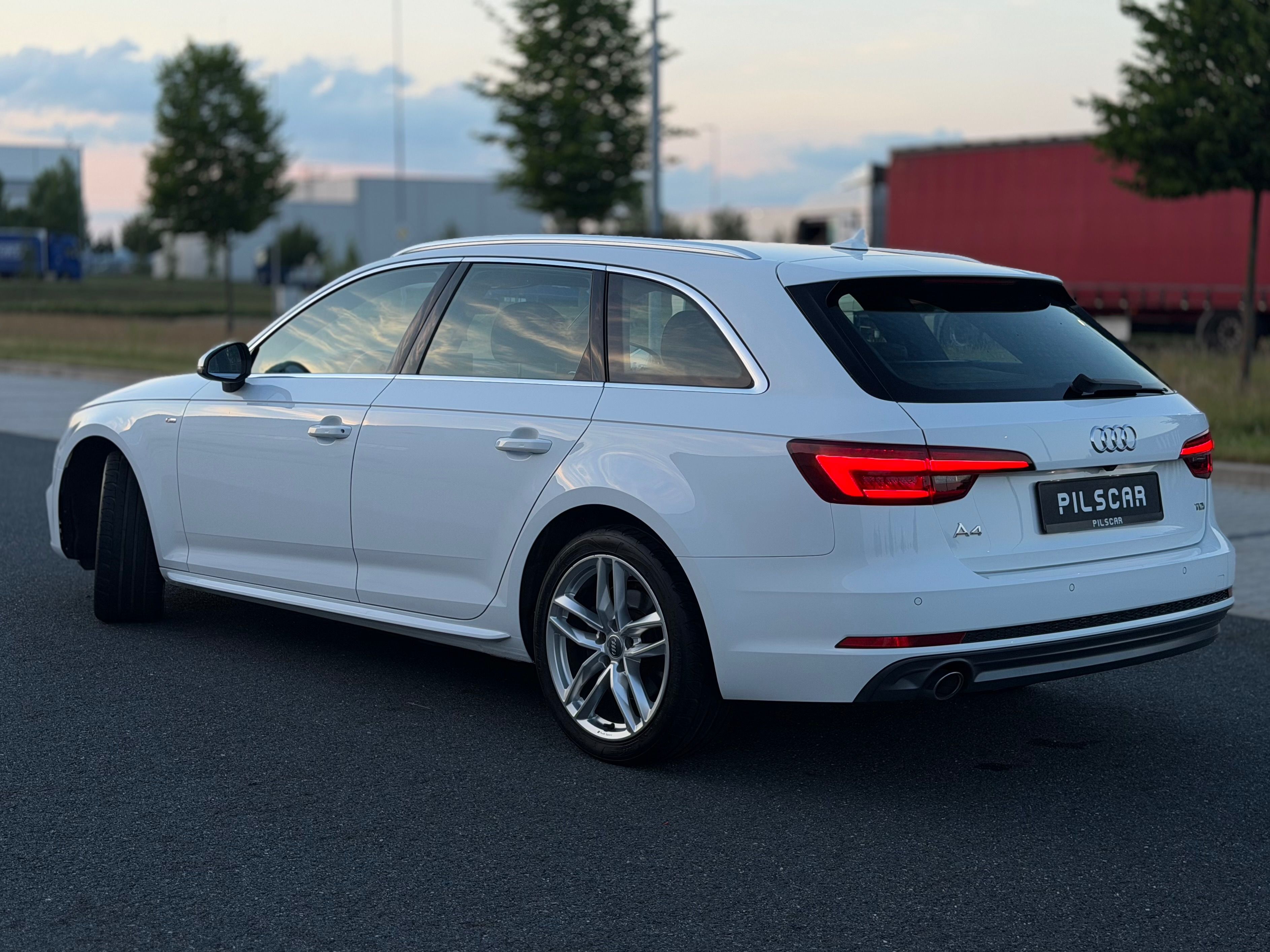 Audi A4, S-Line, LED, VIRTUAL, PANO - fotka 3