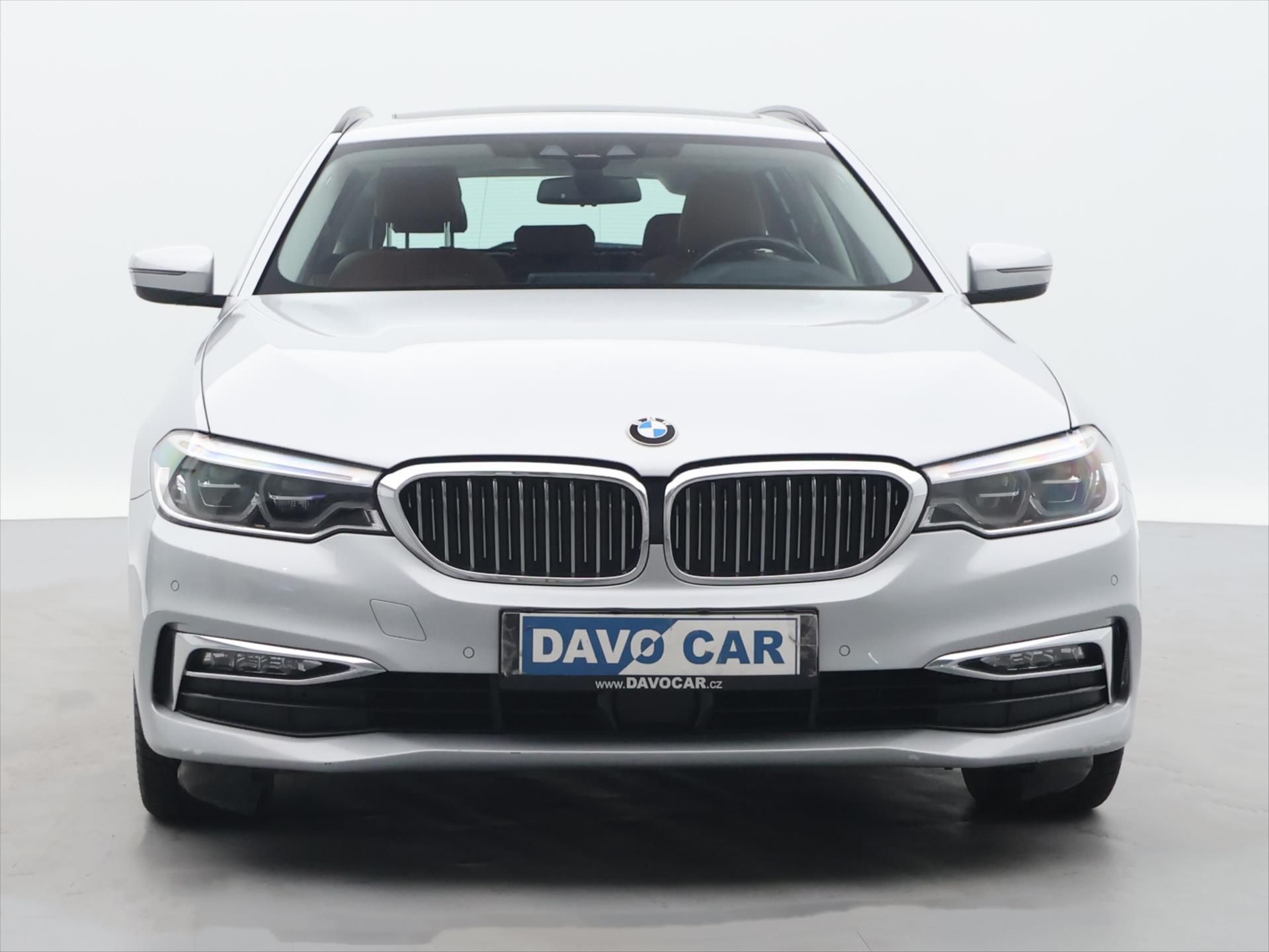 BMW Řada 5, 2,0 530i xDrive Luxury Line - fotka 2