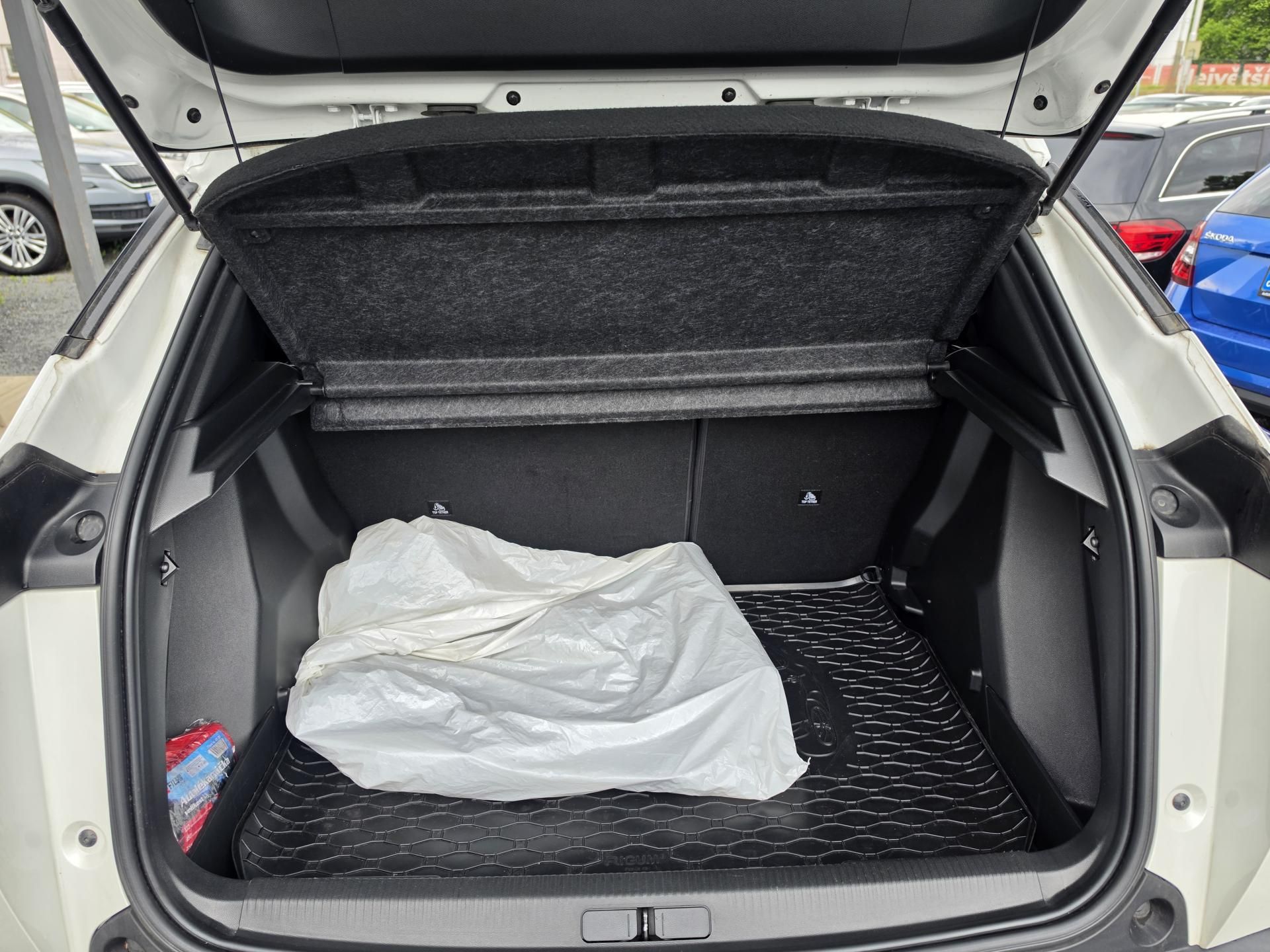Peugeot 2008, 1.2 T 96KW 54tkm - fotka 5