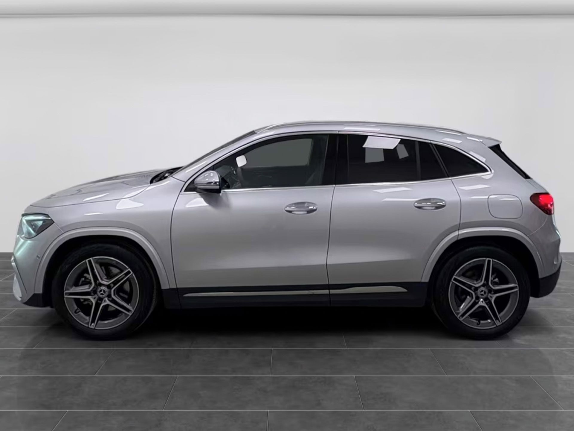 Mercedes-Benz GLA, 180 AMG Kamera Keyless Ambient - fotka 5
