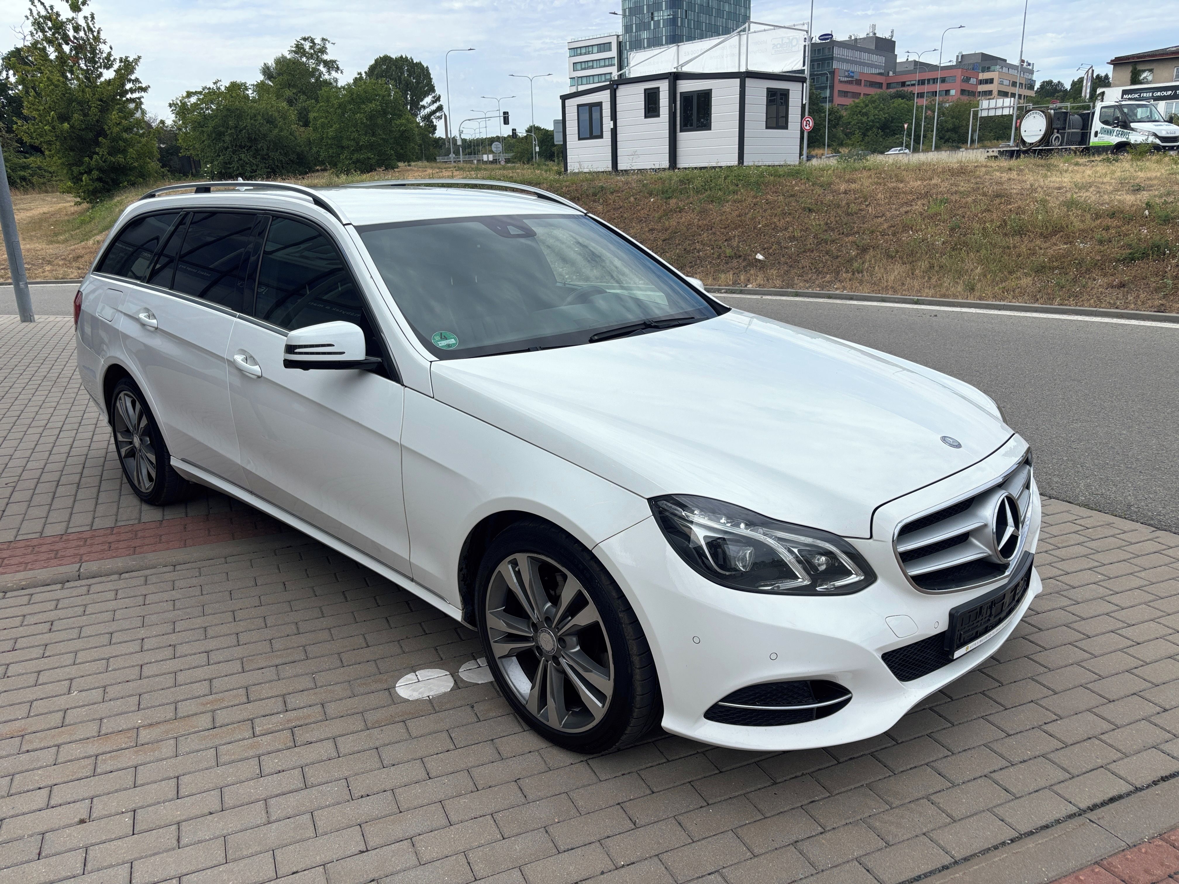 Mercedes-Benz Třídy E, 350CDi185kW Air-Matic Kůže Led - fotka 4