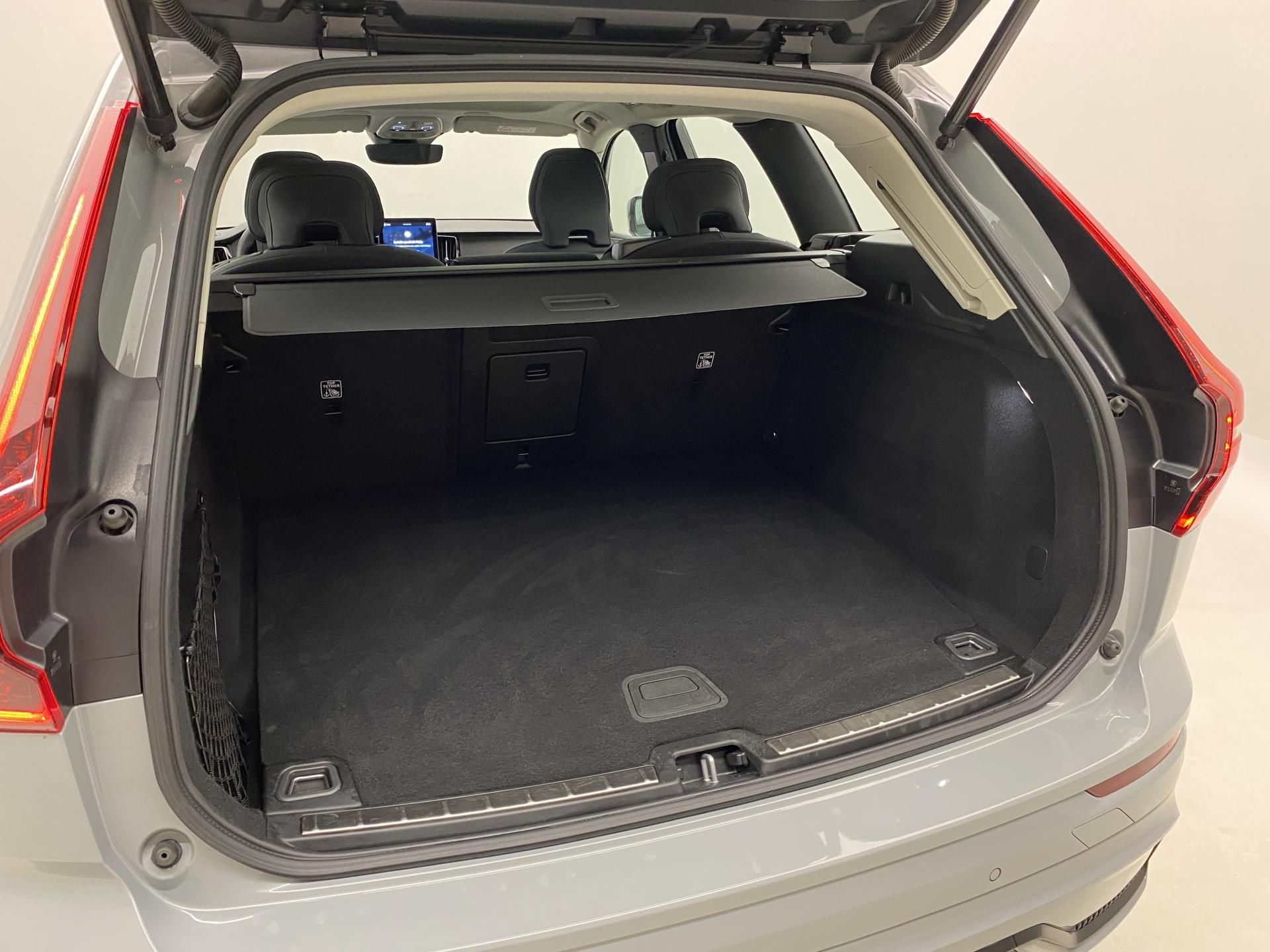 Volvo XC60, T8 AWD RECHARGE DARK ULTRA CZ - fotka 6