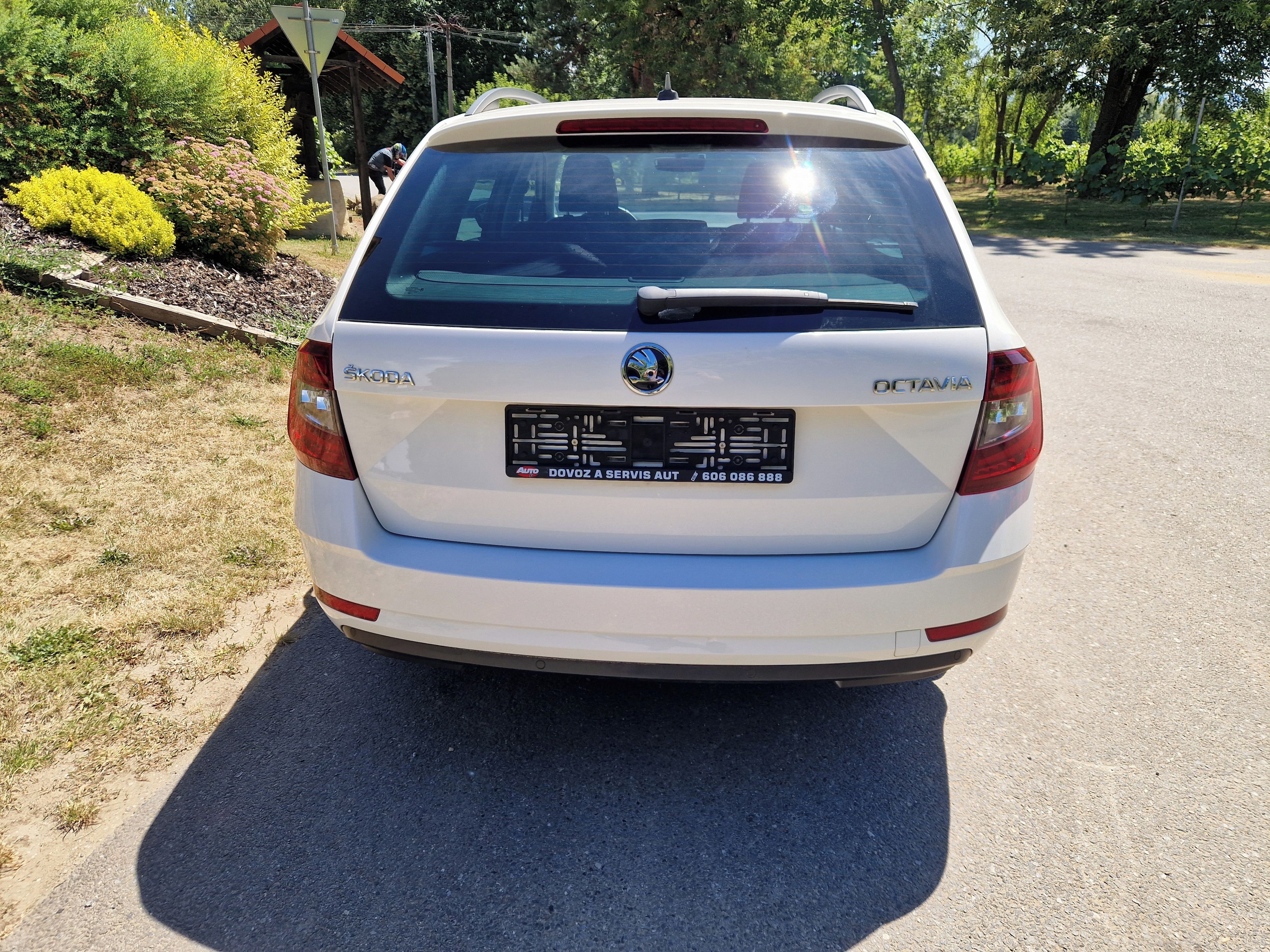 Škoda Octavia, 3 1,5 TSI 110KW,vyhř.sed, navi - fotka 4