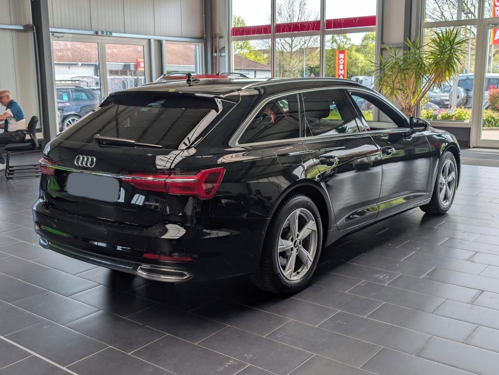 Audi A6 Avant, 45 TFSI quattro S tronic*Navi* - fotka 2