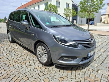 125kW, 7 míst, nosič kol, ČR