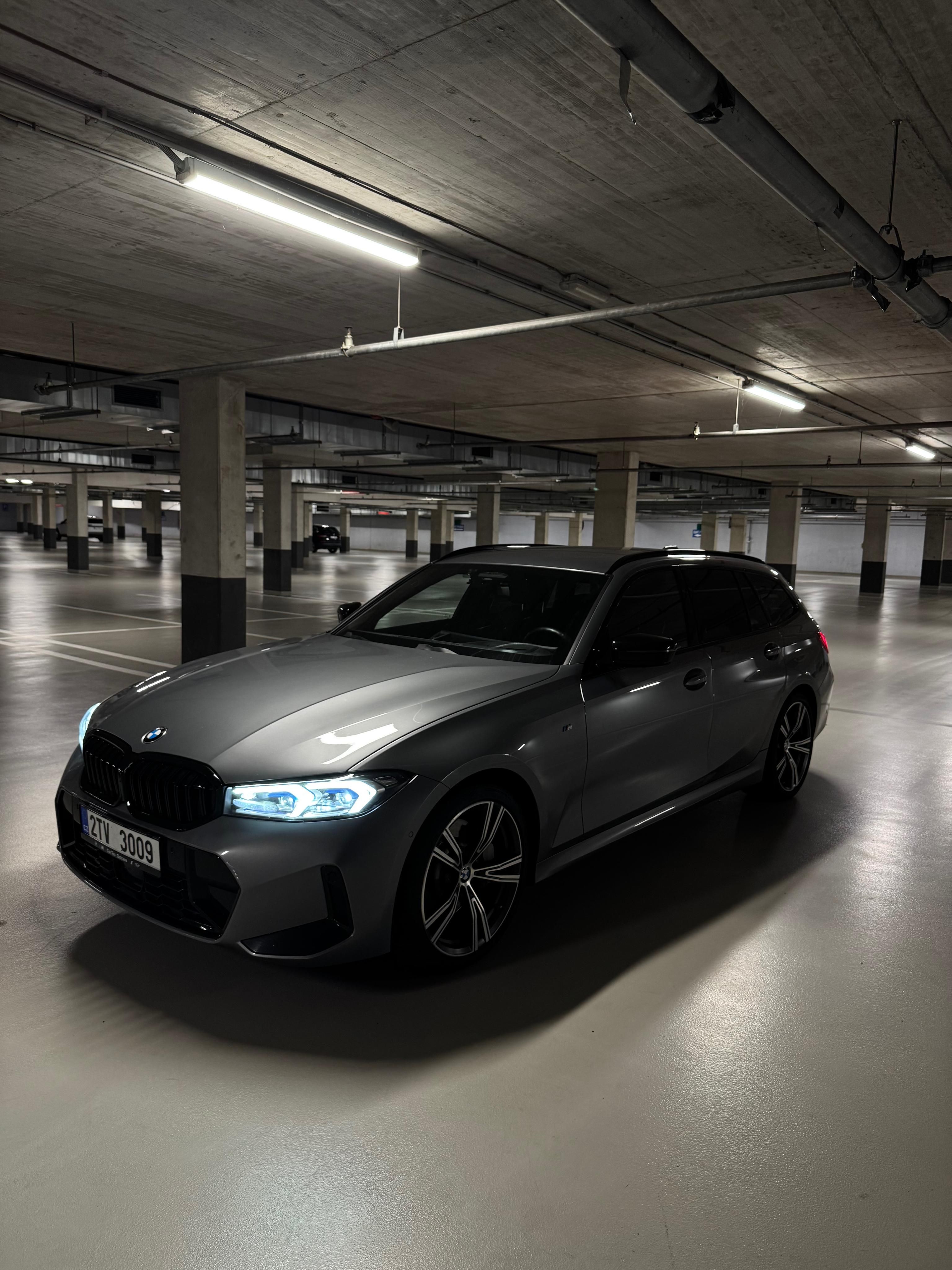 BMW Řada 3, BMW 330d xDrive Touring - fotka 4