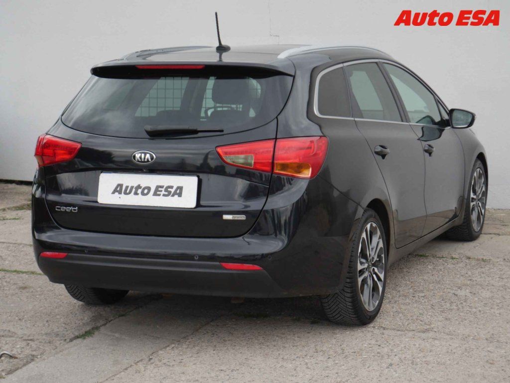 Kia Cee´d, 1.6 CRDi - fotka 6
