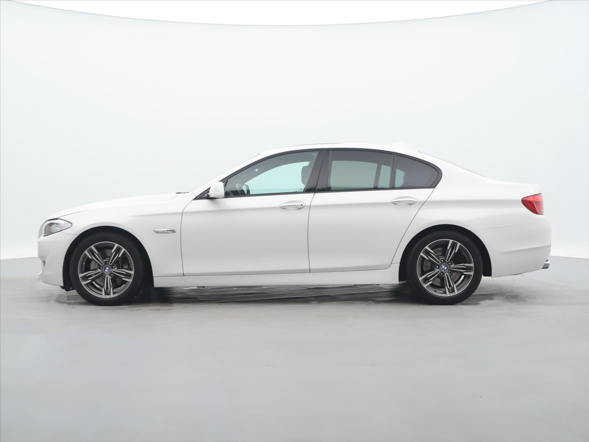 BMW Řada 5, 3,0 530d 190KW xDrive CZ - fotka 4