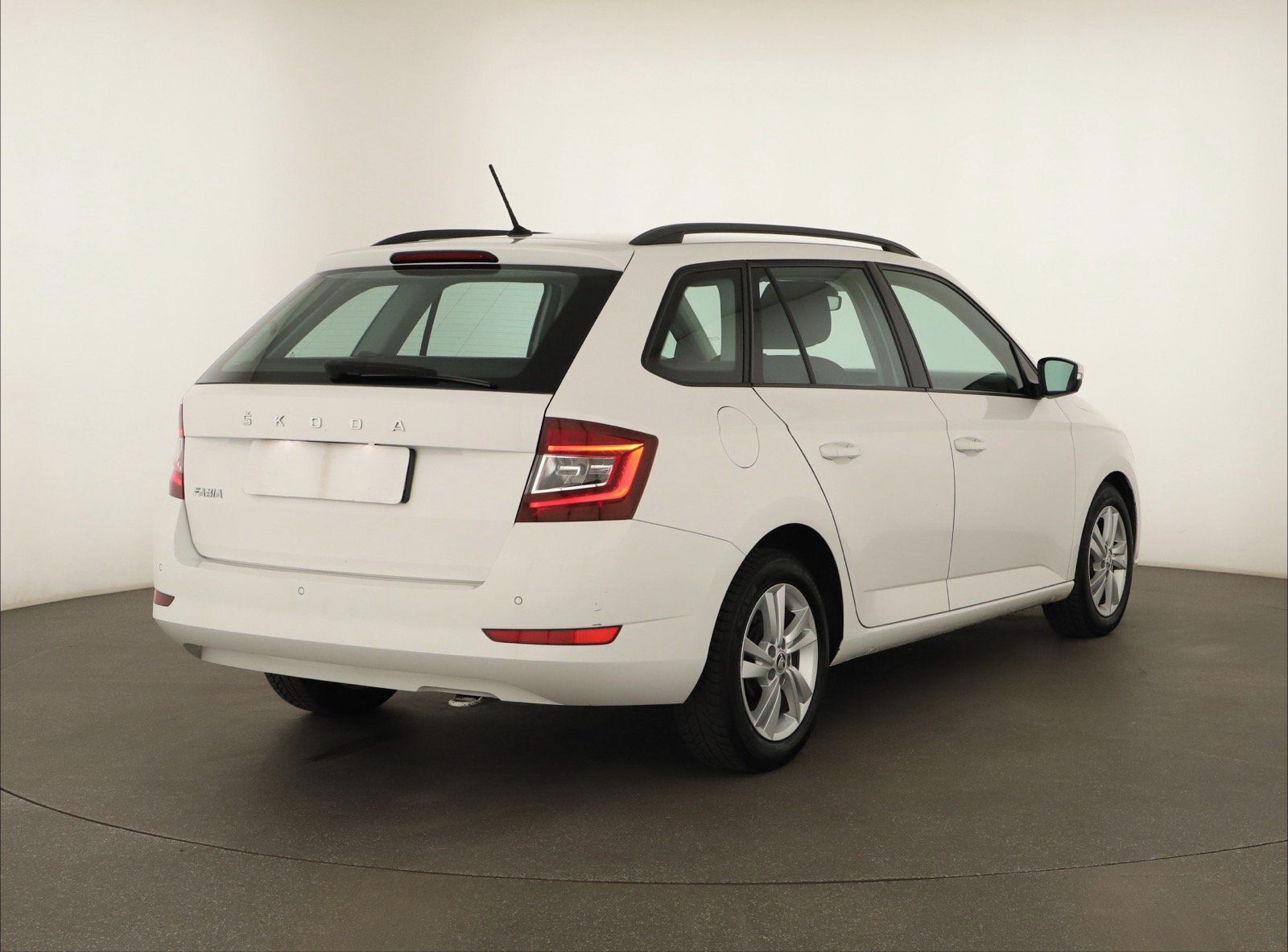 Škoda Fabia, 1.0 TSI, Style, ČR,1.maj - fotka 5
