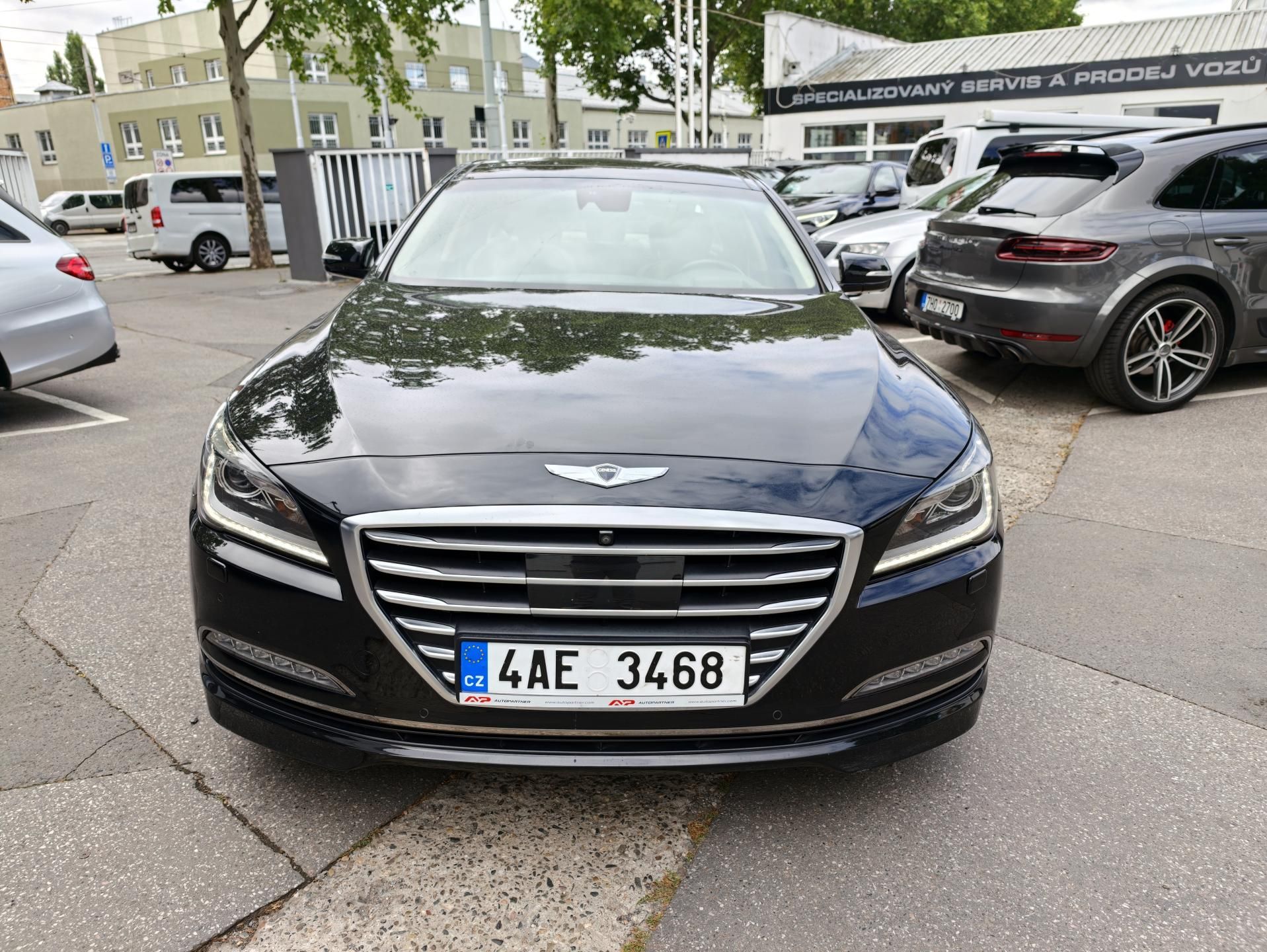 Hyundai Genesis, V6 GDi 3,8 HTrac CZ,1 maj - fotka 3