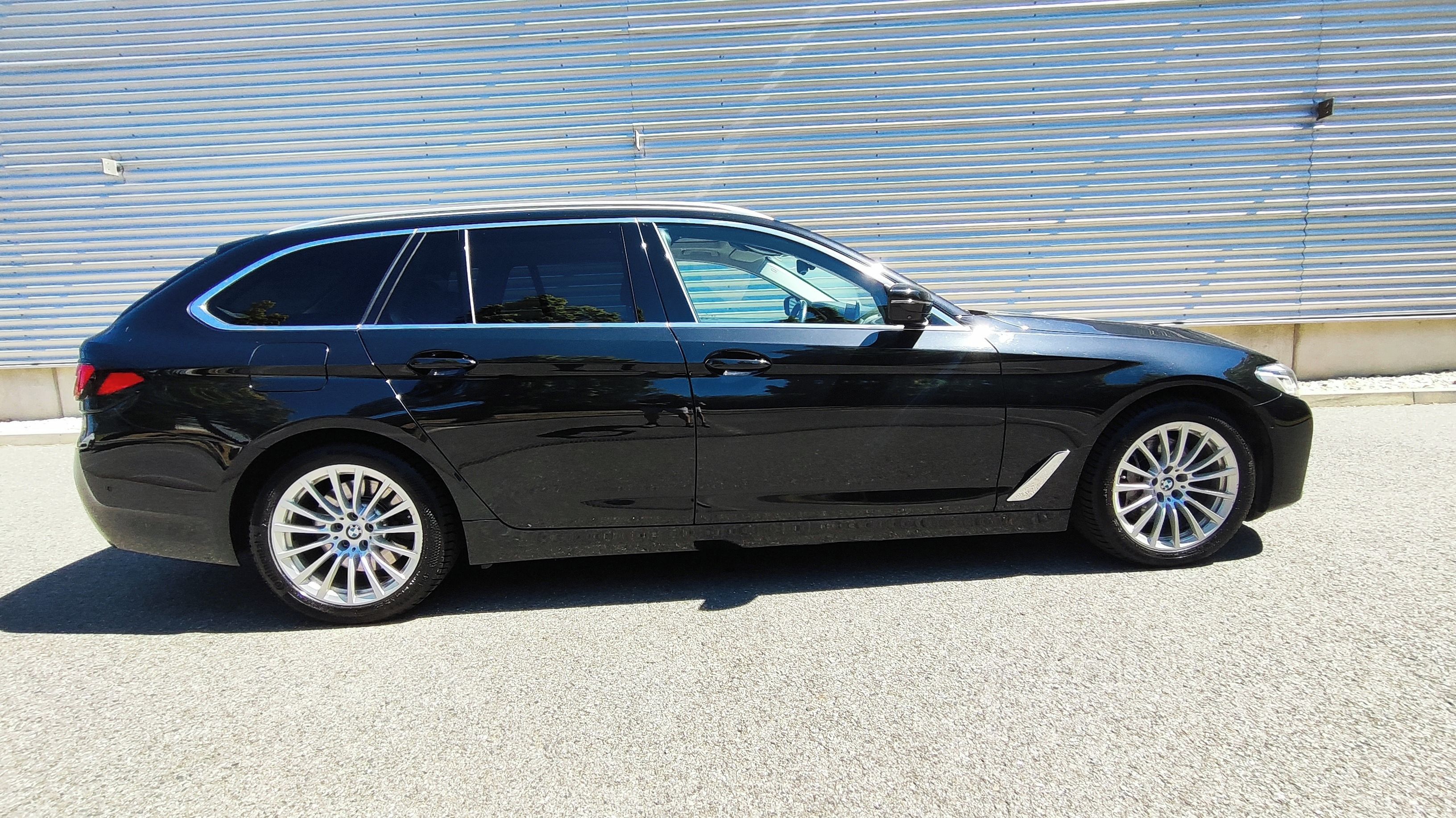 BMW Řada 5, 540d xDrive Touring - fotka 4