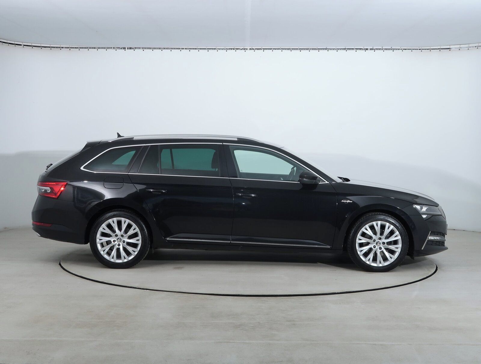 Škoda Superb, 2.0 TDI, Laurin&Klement - fotka 6