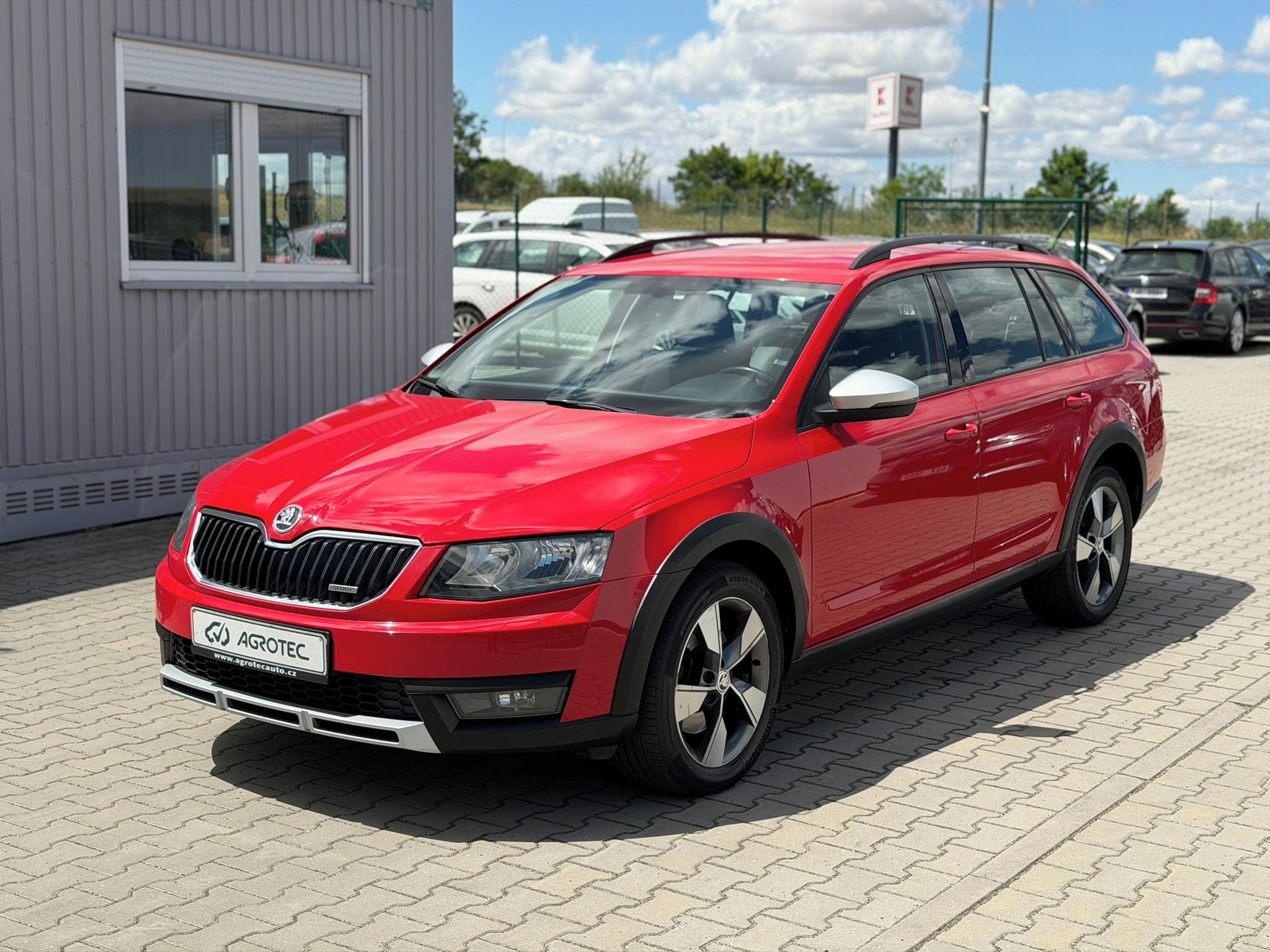 Škoda Octavia, 2.0 TDI 135 kW 4x4 DSG Scout C - fotka 3