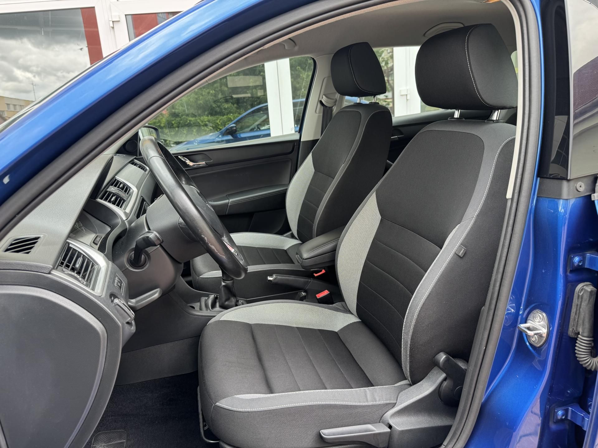 Škoda Rapid, Spaceback 1.2TSI 81kW - fotka 6