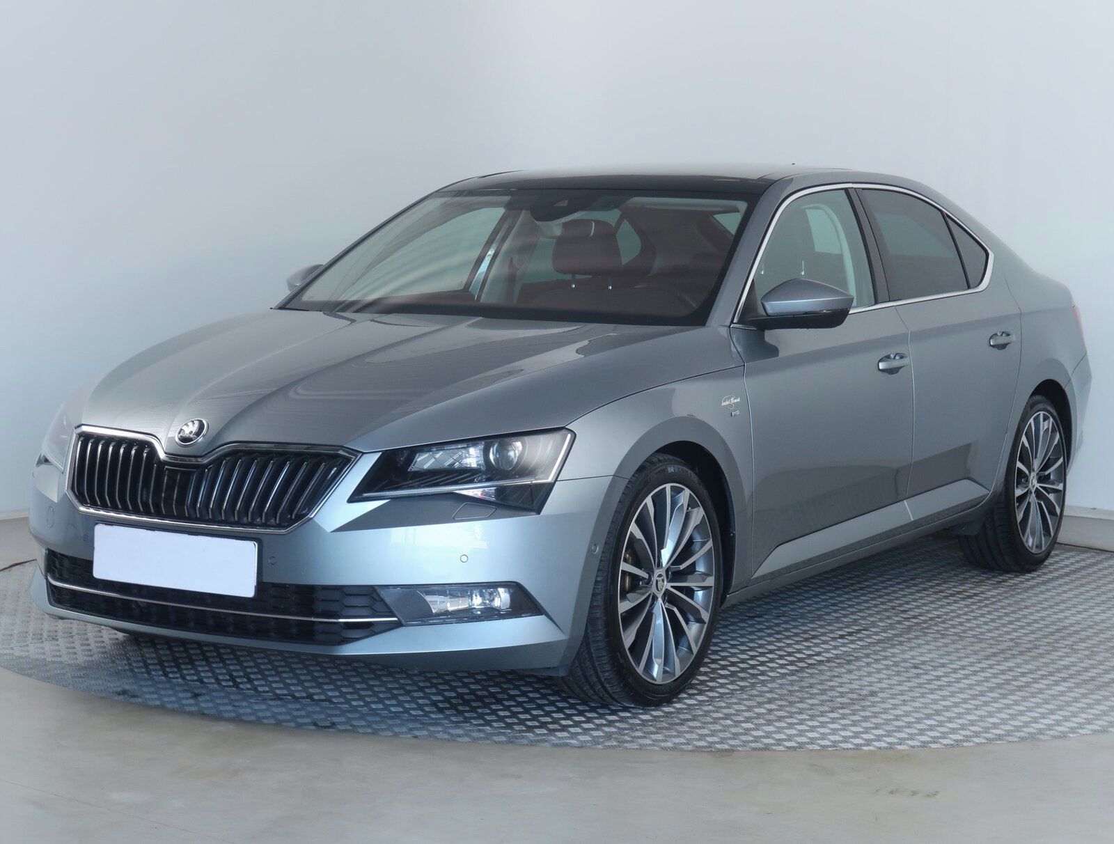 Škoda Superb, 2.0 TDI, Laurin&Klement - fotka 2