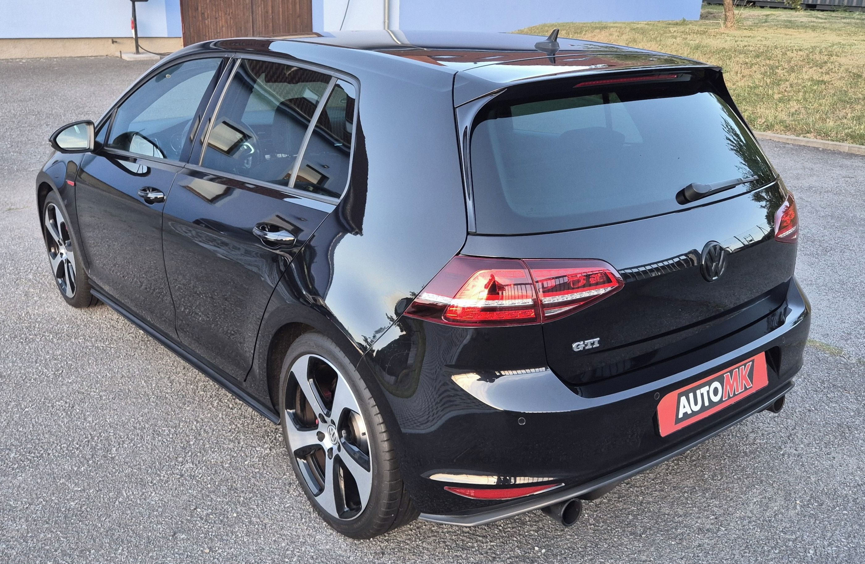 Volkswagen Golf, GTI DSG 2.0TSI 169 KW - fotka 5