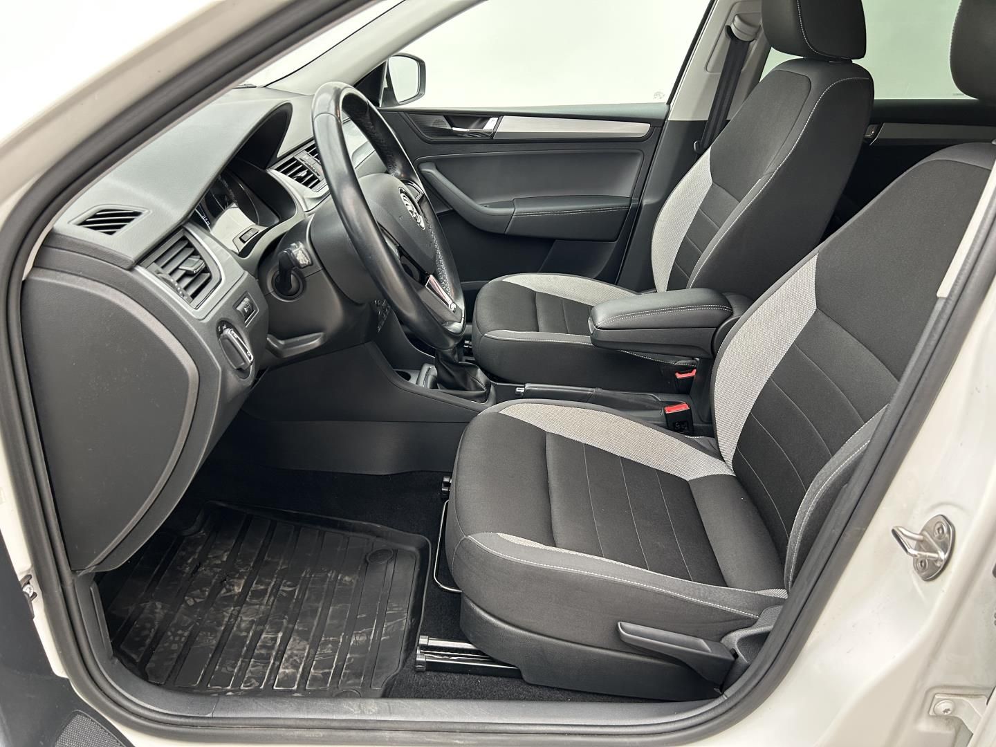 Škoda Rapid, 1.0TSI 70kW  Ambition   Plus - fotka 6