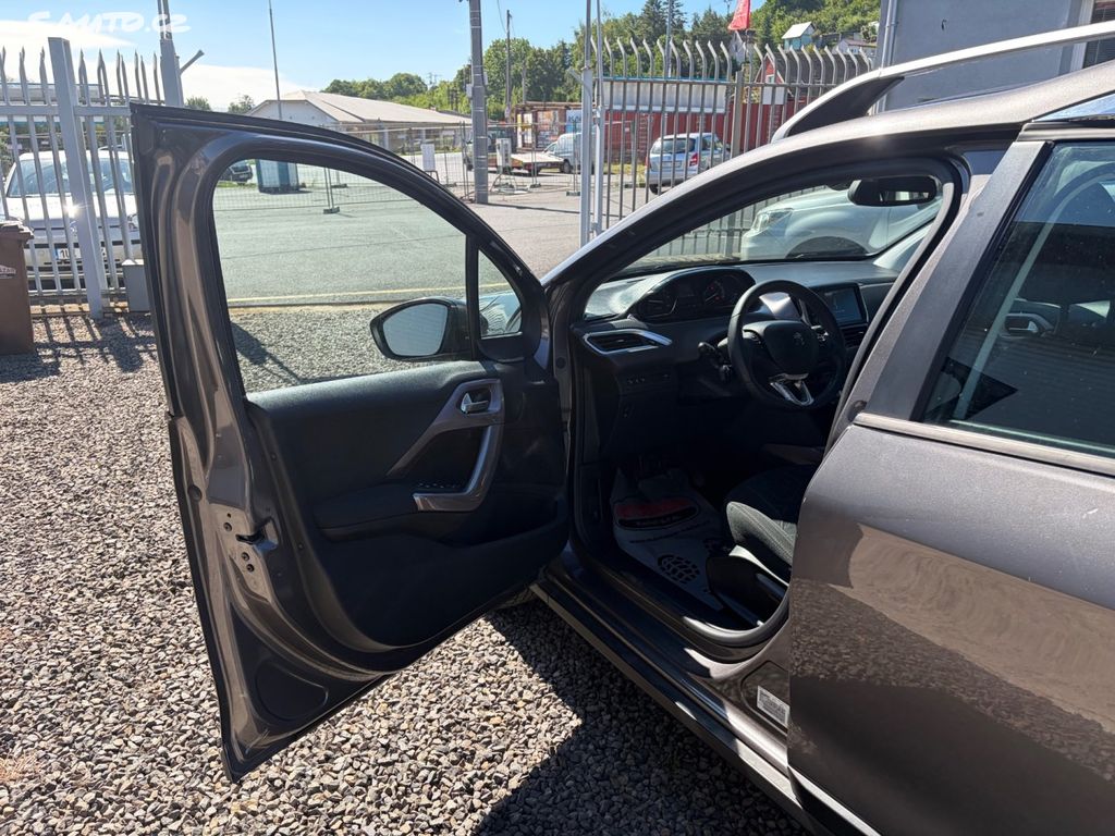 Peugeot 2008, 1,6 HDi,68kW,SERVISKA,1.MAJIT.