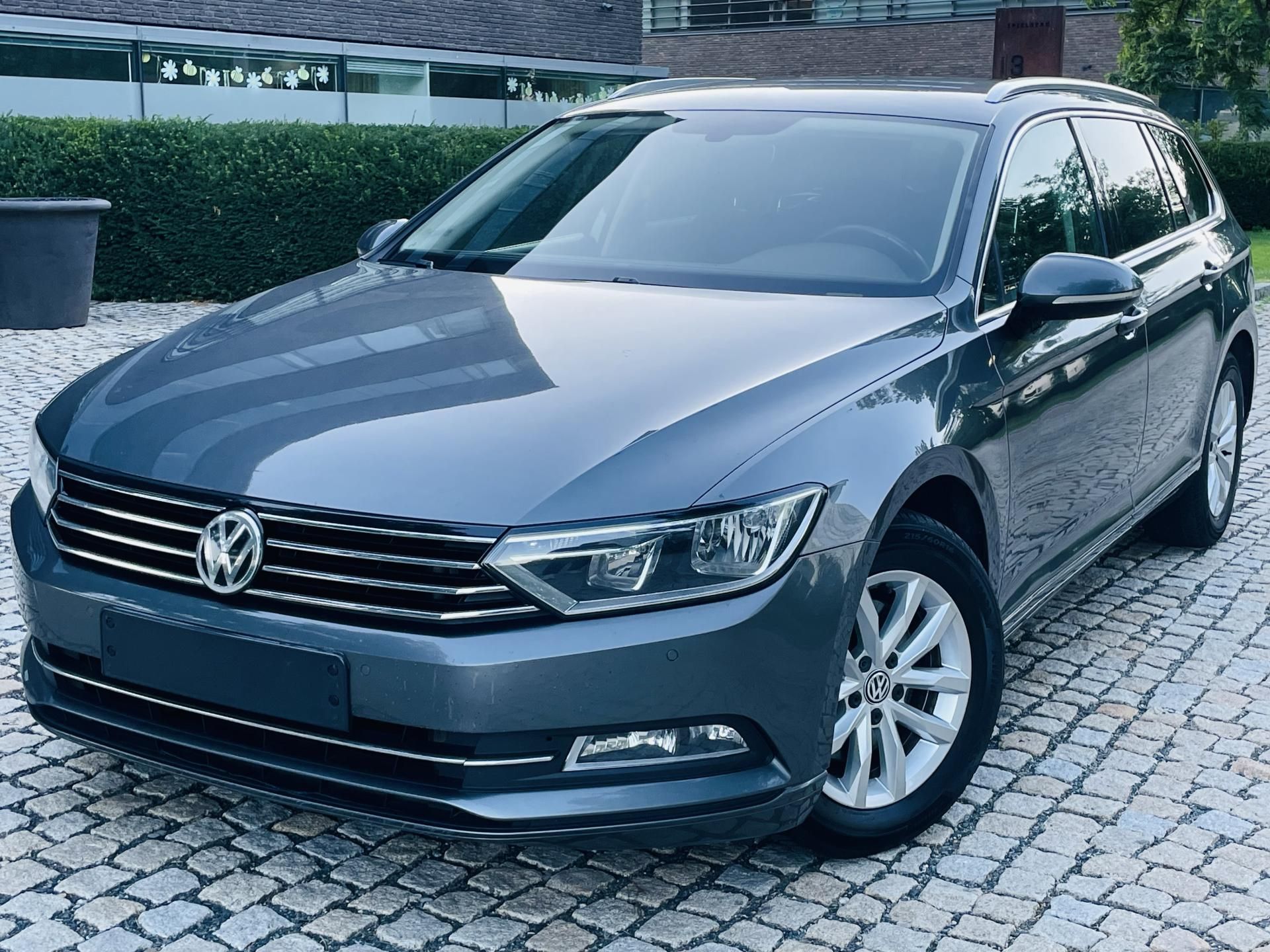 Volkswagen Passat, 2.0TDI MANUÁL VÝHŘEV KAMERA