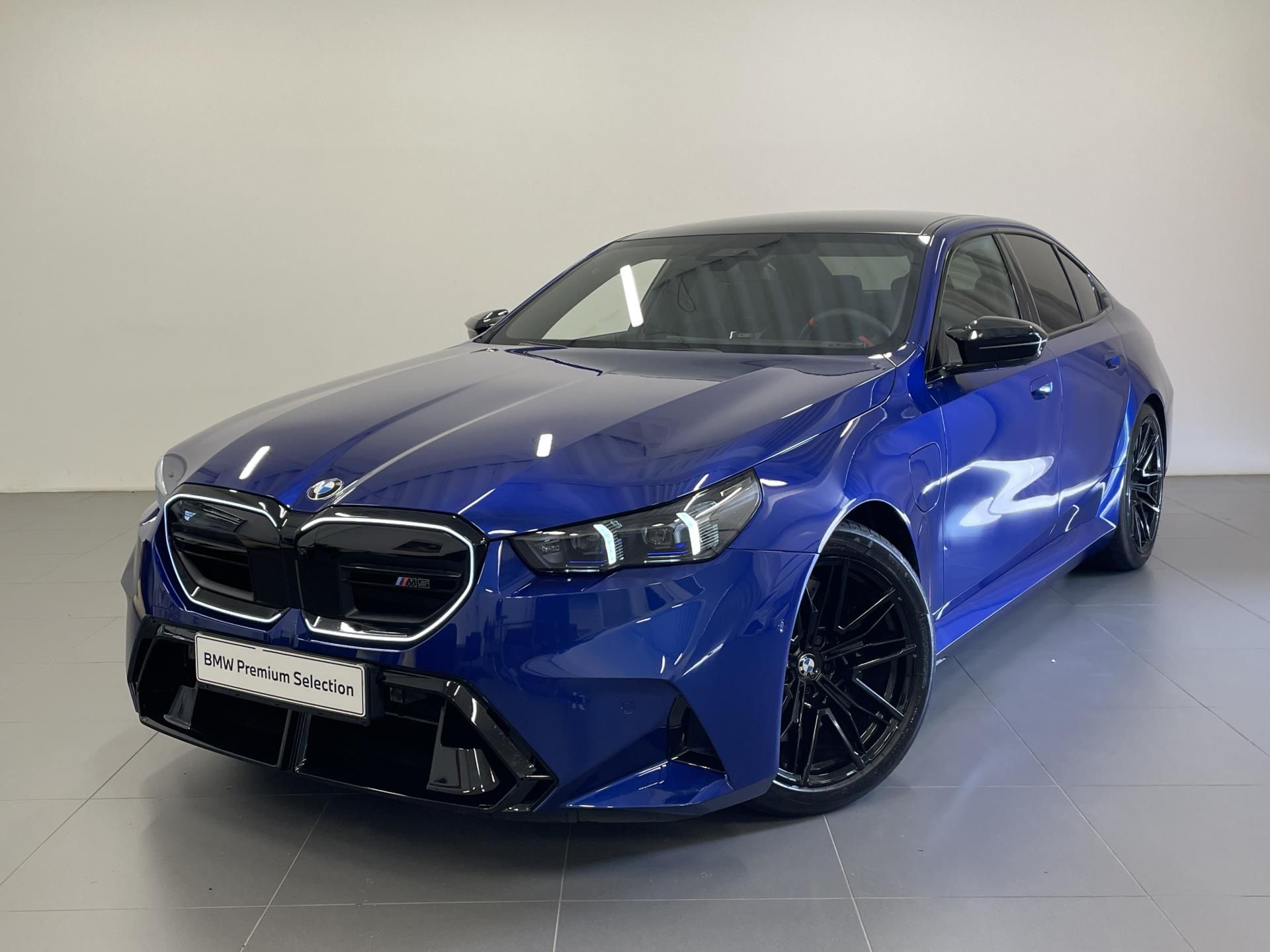 BMW M5, M5 xDrive 1. Majitel