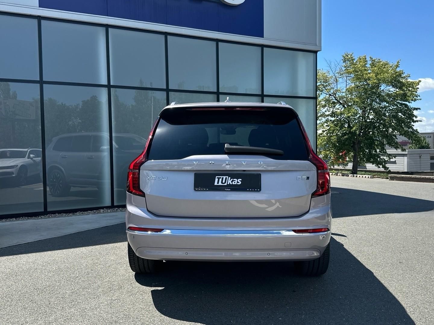 Volvo XC90, 2.0B5 184kW 4x4  PLUS BRIGHT - fotka 5