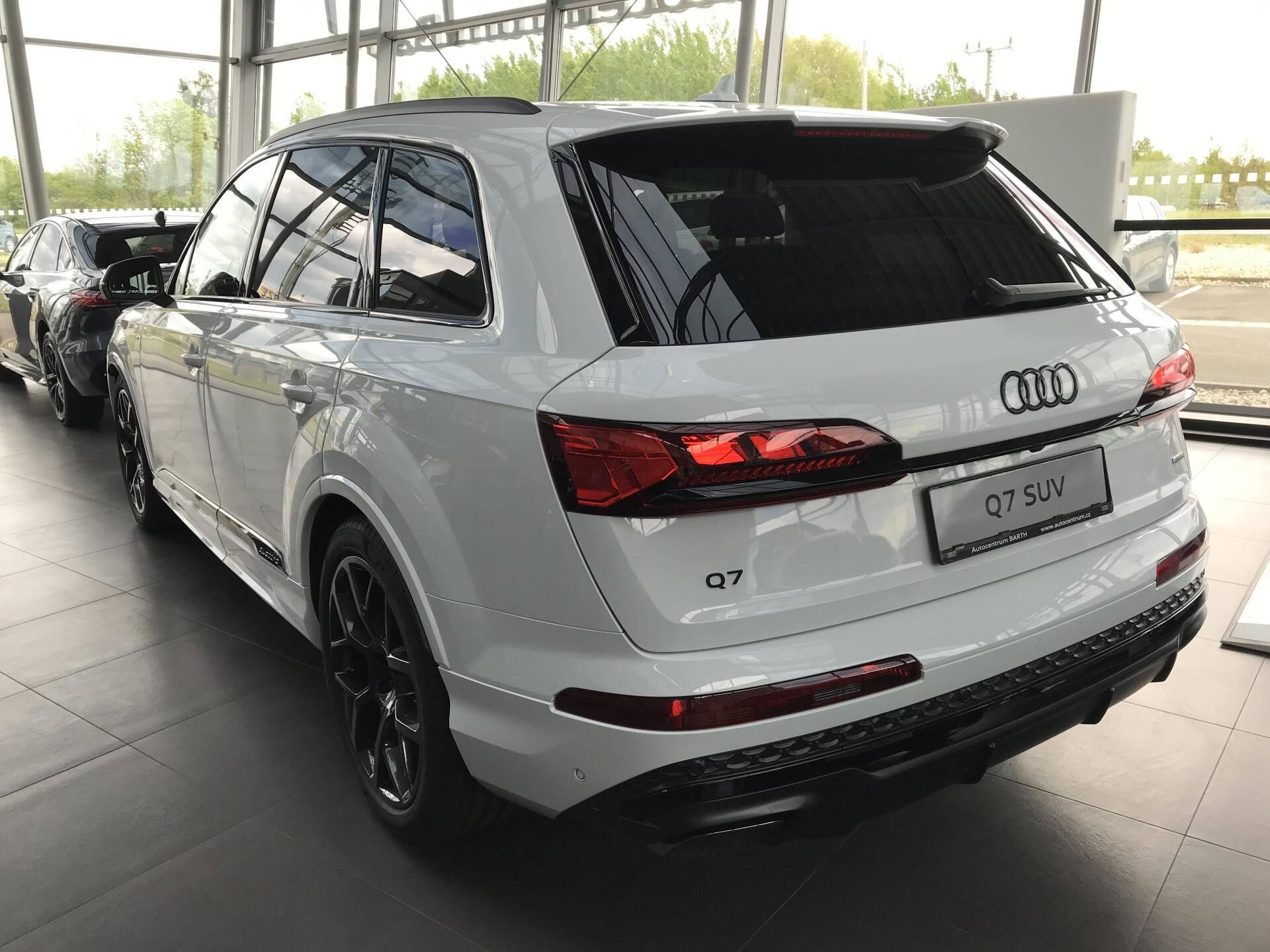 Audi Q7, SUV 50 Sline Quattro 8TT 3,0TD - fotka 3