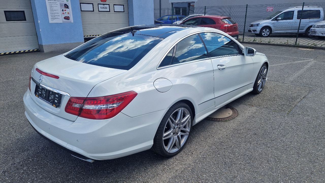 Mercedes-Benz Třídy E, E 500 Avantgarde AMG - fotka 4