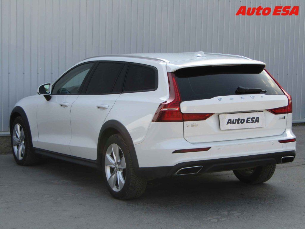 Volvo V60, 2.0 D4 4x4,Cross Country - fotka 6