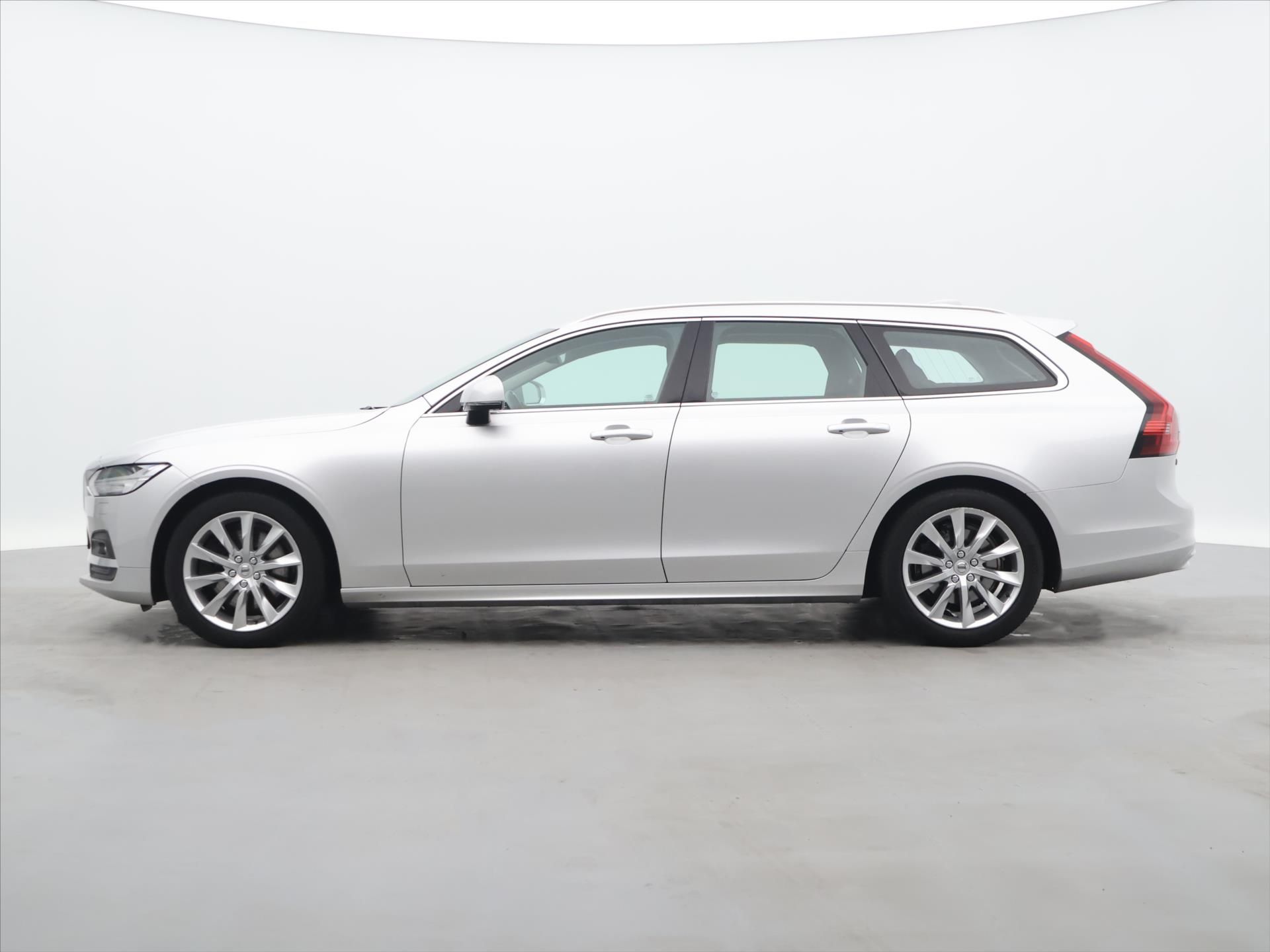 Volvo V90, 2,0 D 145 kW Momentum Automat - fotka 4