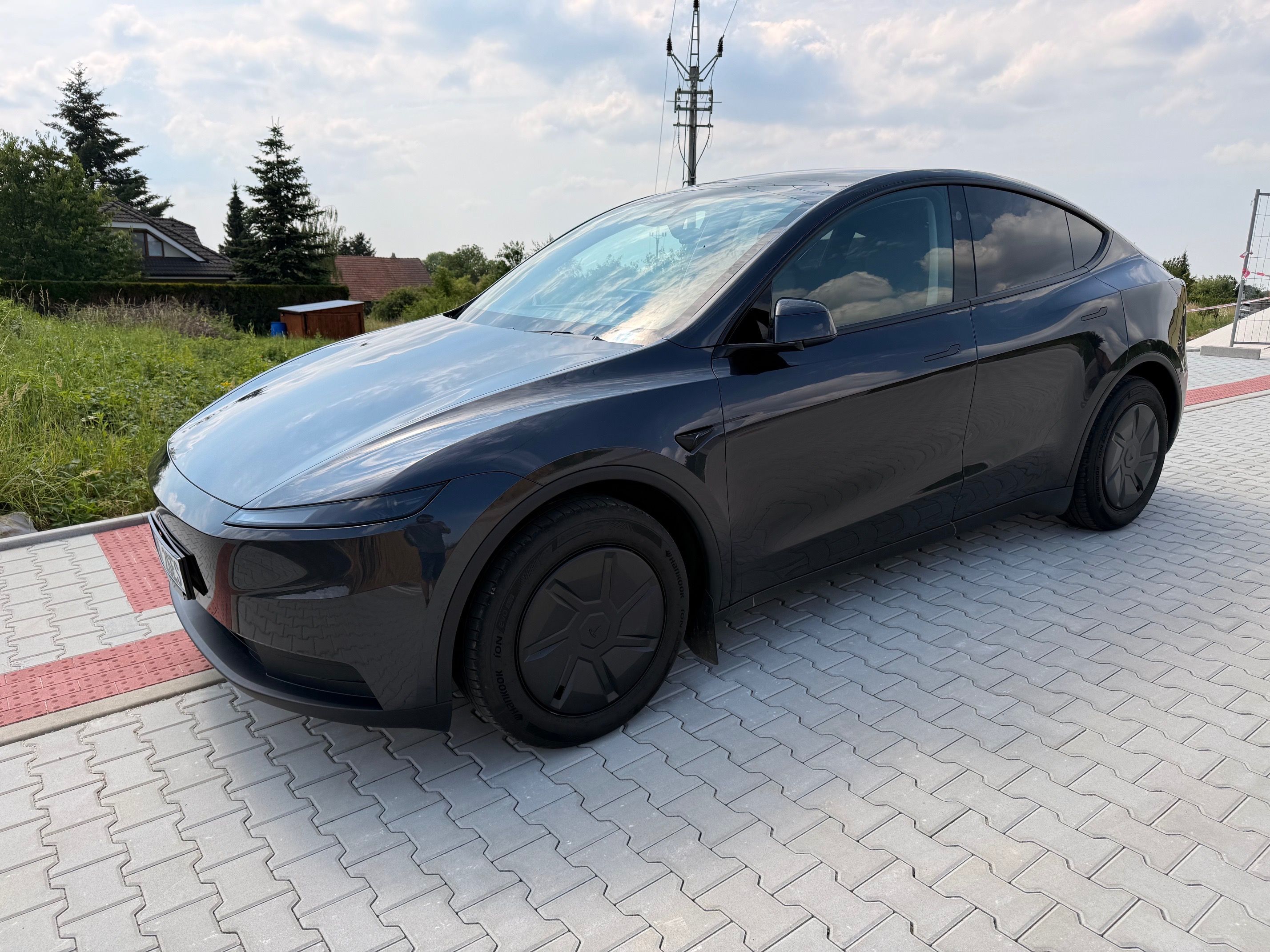 Tesla Model Y, Standard 220kw LFP - fotka 5